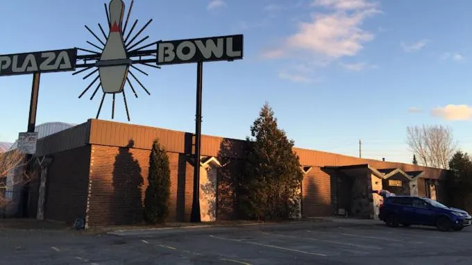 Bowling in Moonlight Inn and Suites Sudbury