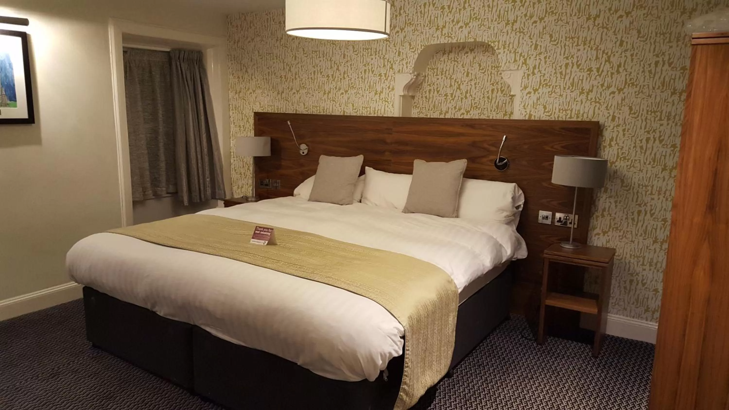 Shower, Bed in The Cross Keys Wetherspoon