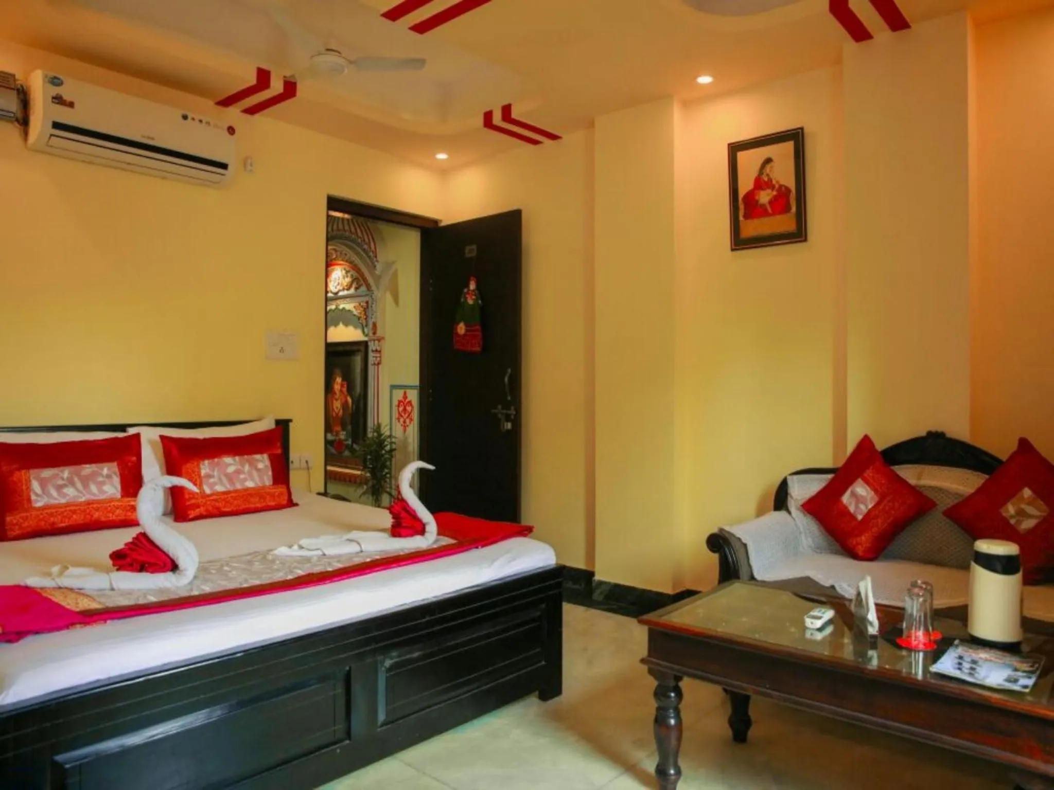 Bed in Nahar Singh Haveli