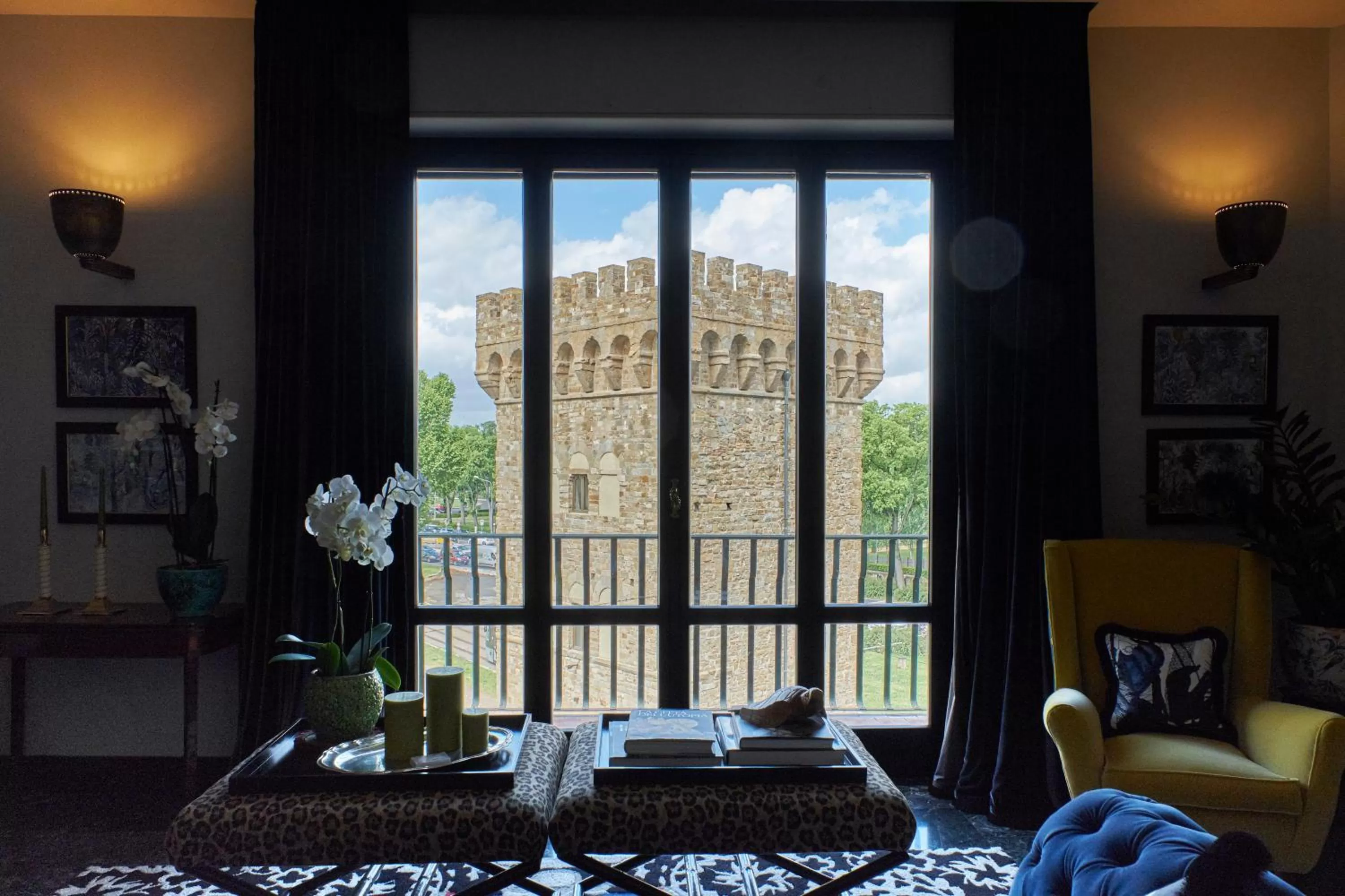 Communal lounge/ TV room in Velona's Jungle Luxury Suites
