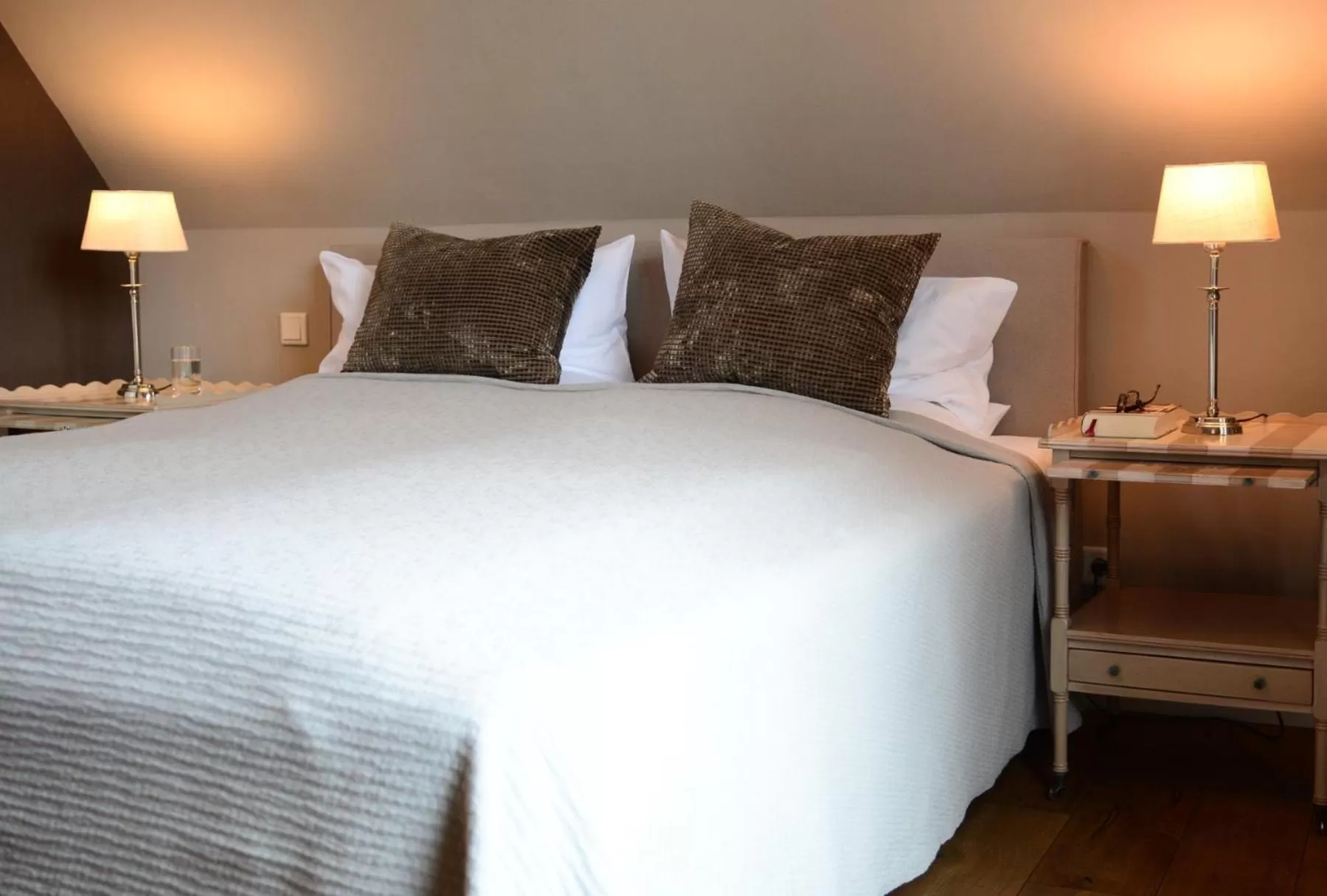 Photo of the whole room, Bed in Hotel No. 11