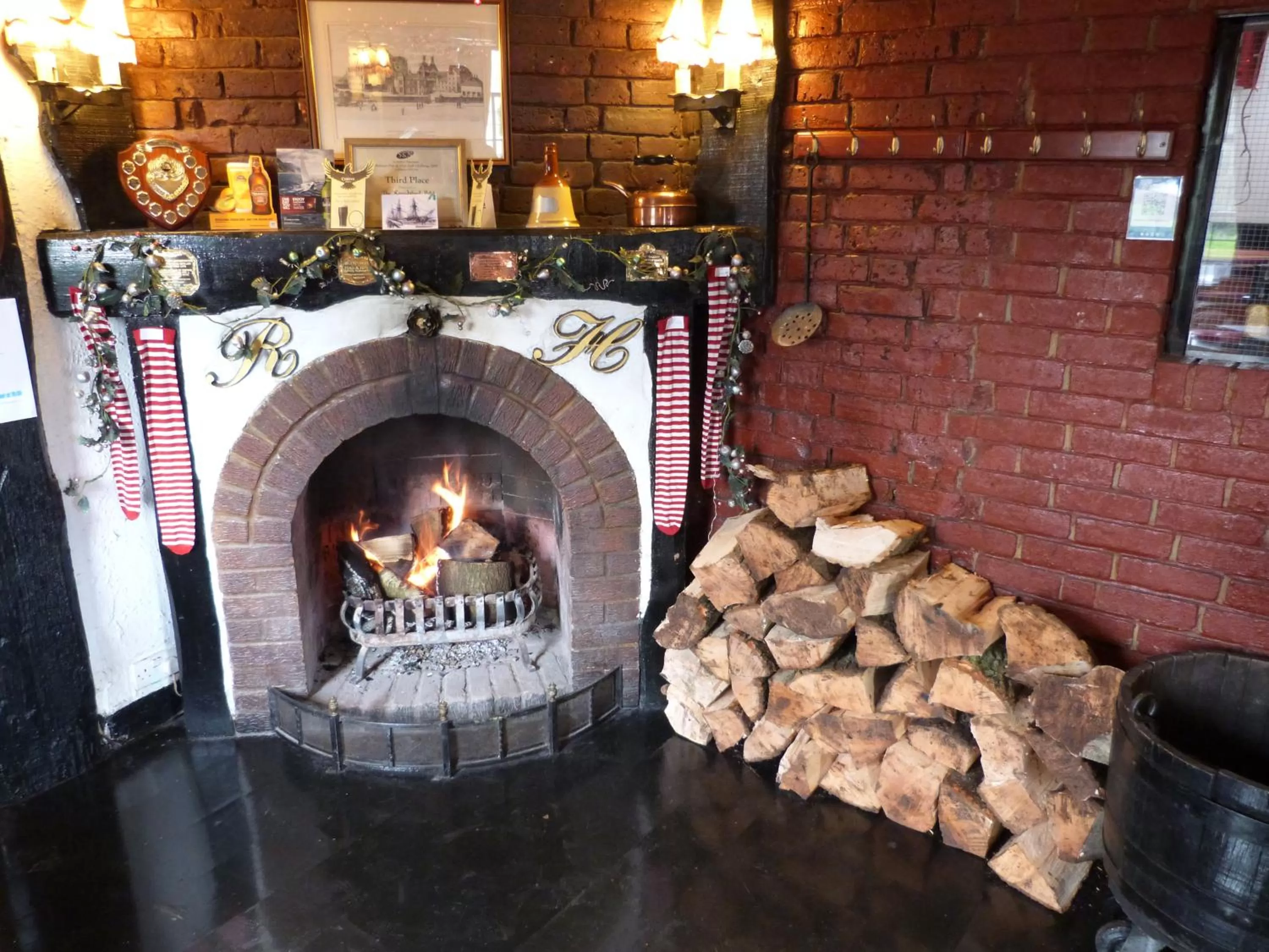 Lounge or bar in The Roundabout Hotel