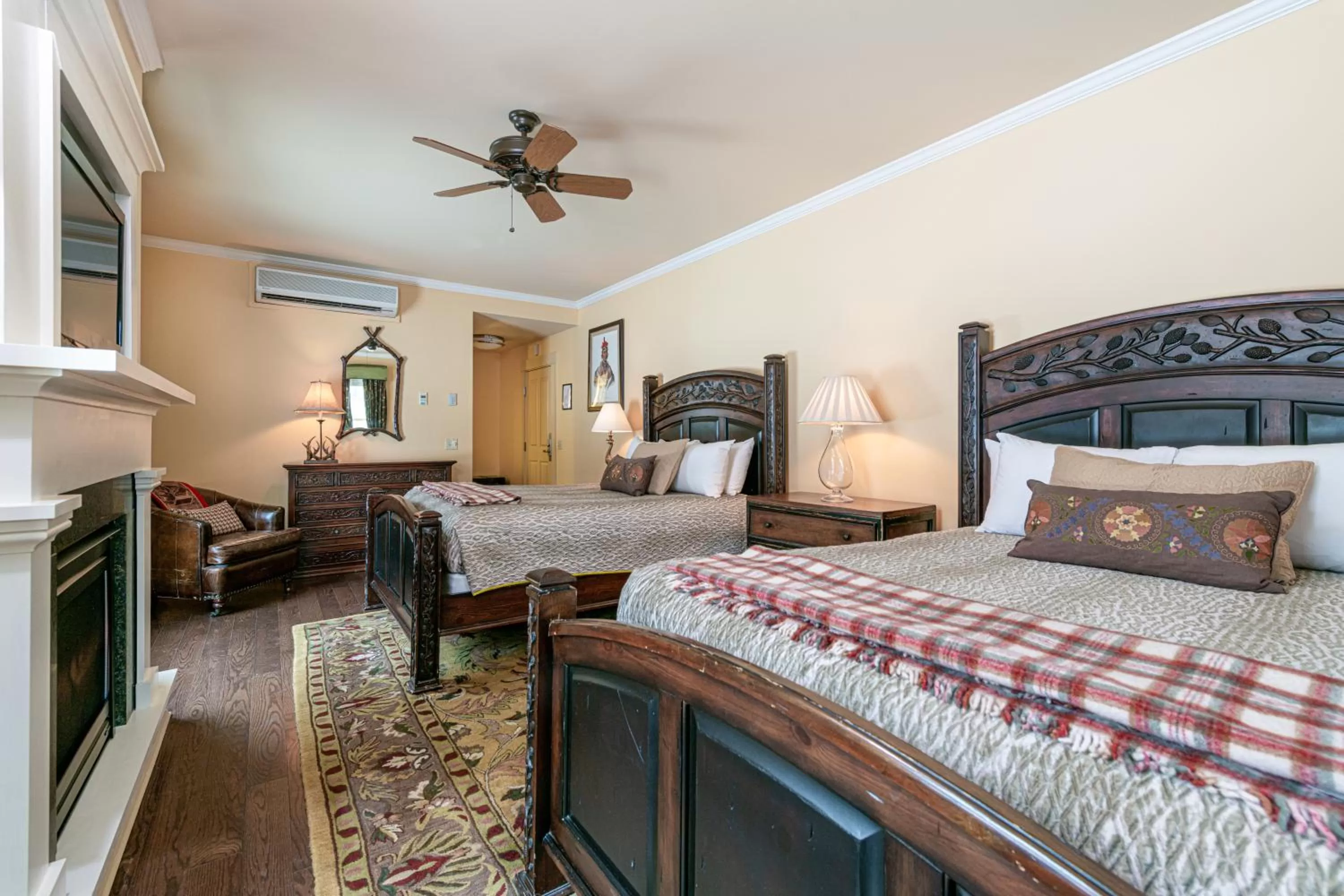 Bed in The Norwich Inn