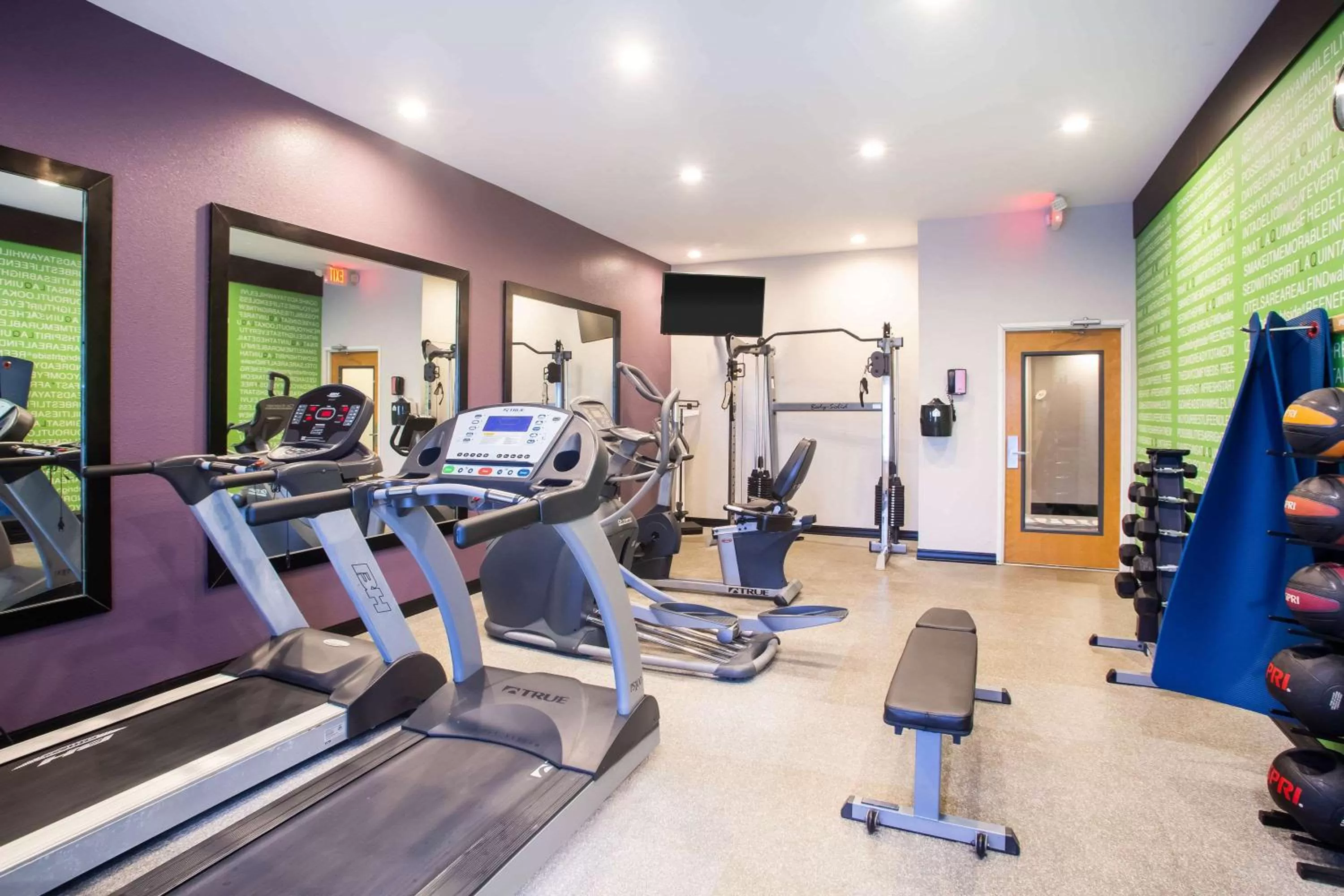 Fitness centre/facilities in La Quinta Inn & Suits by Wyndham Pontoon Beach IL