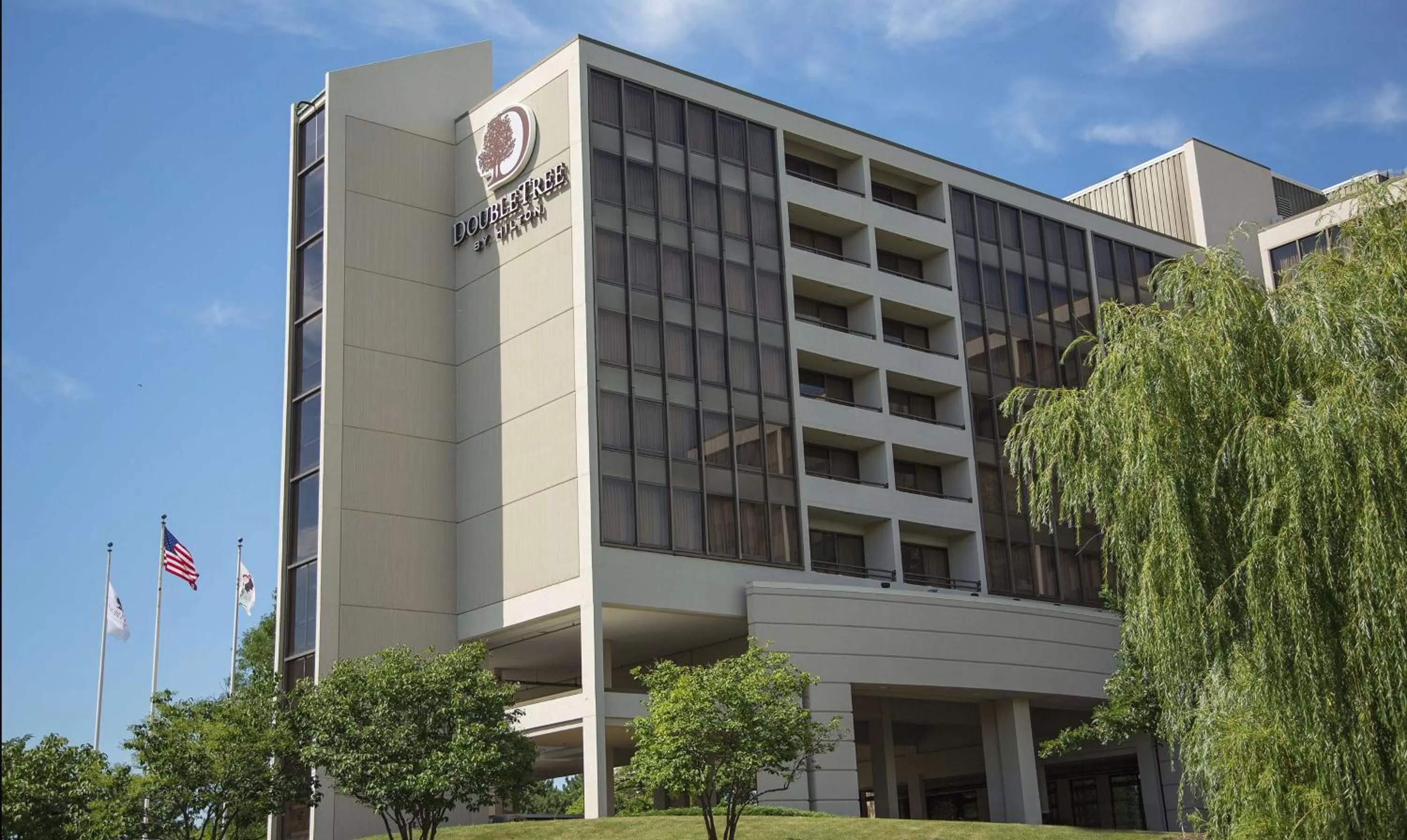 Property building in DoubleTree by Hilton Chicago - Oak Brook