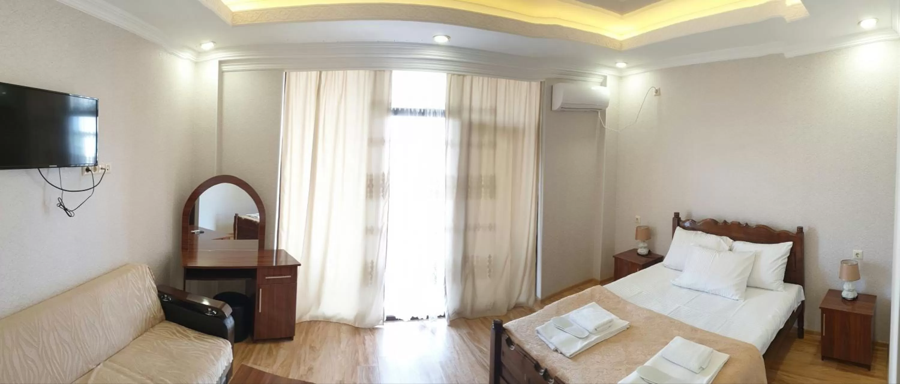 Communal lounge/ TV room, Bed in Hotel BellMar