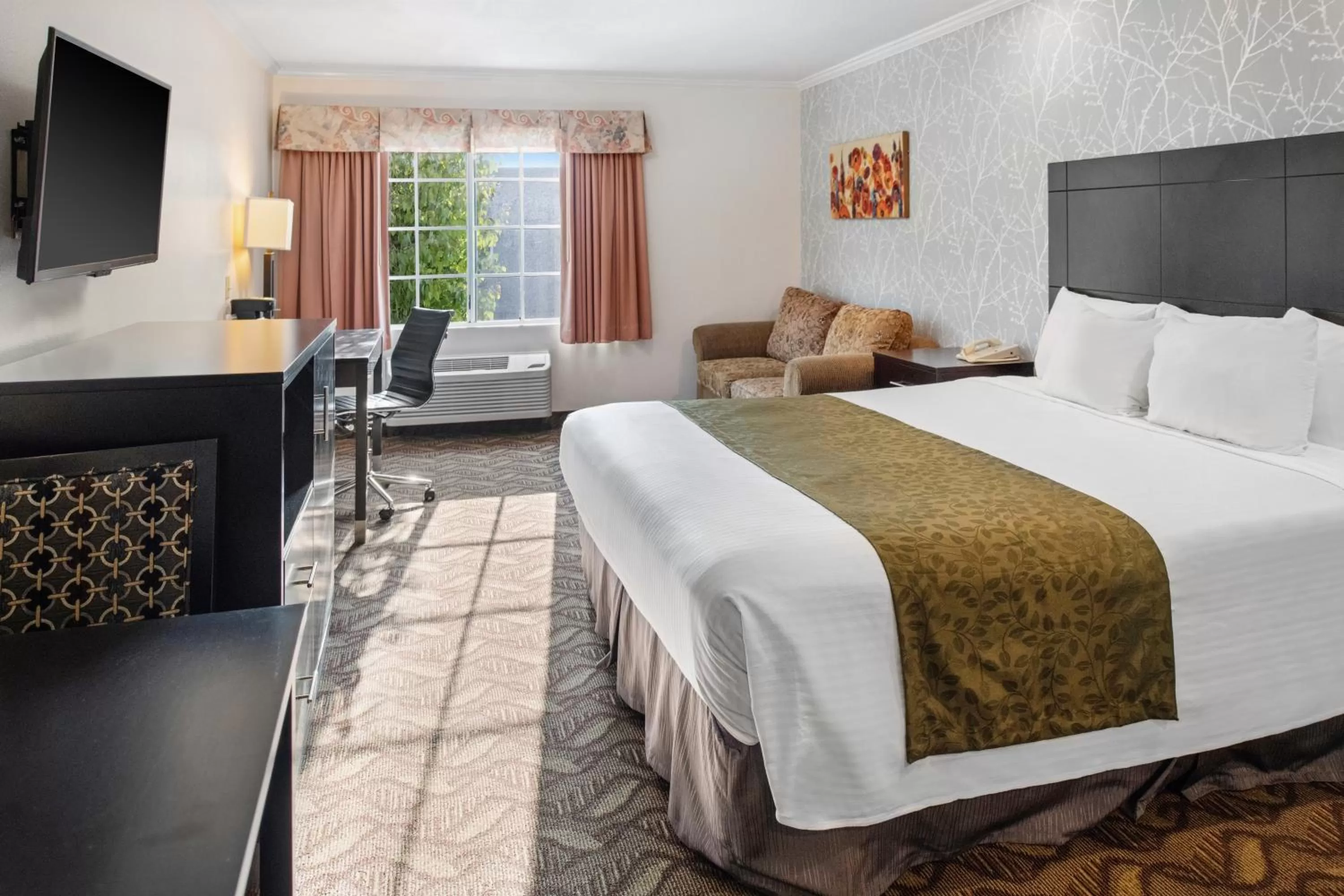 TV and multimedia, Bed in Glendale Hotel