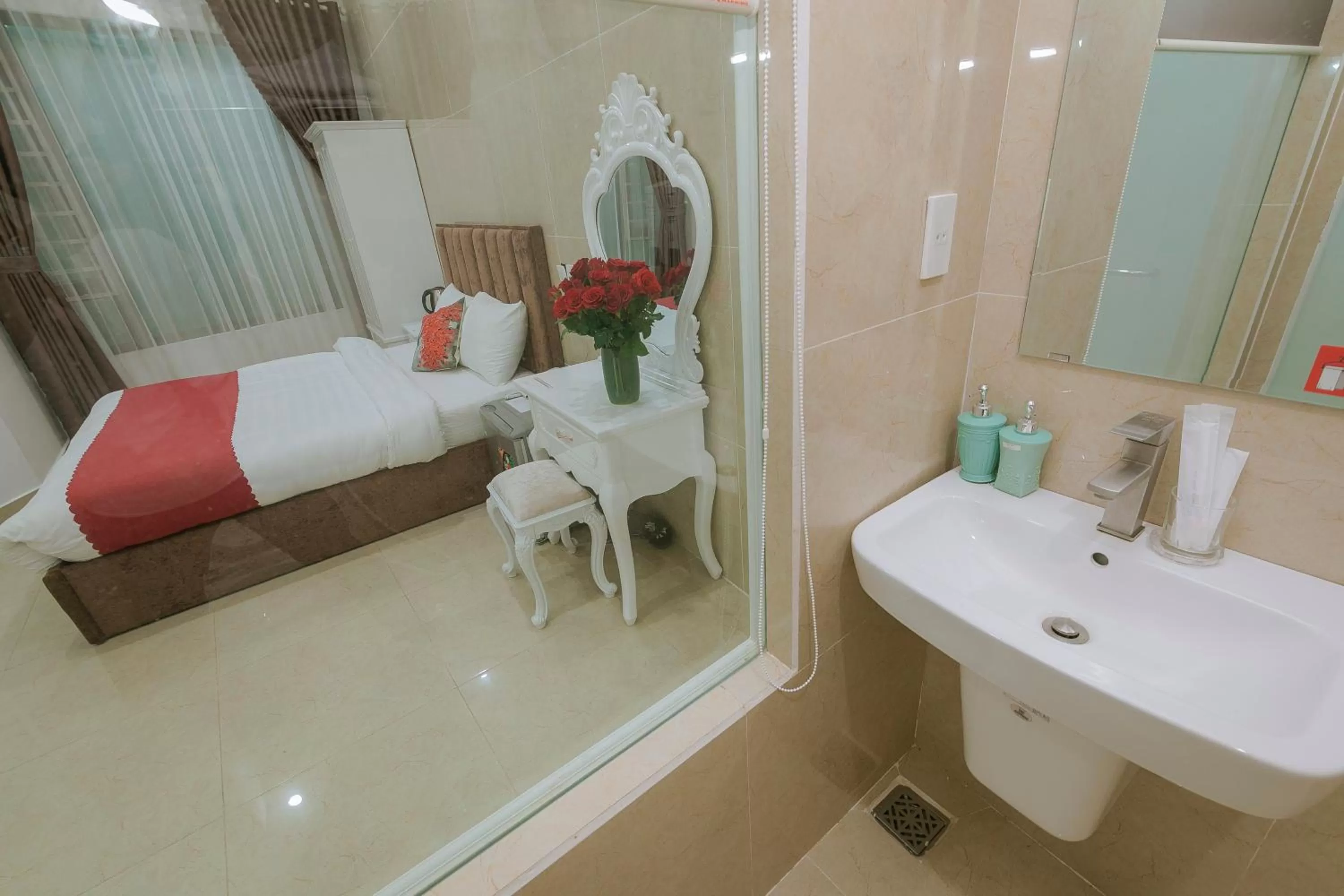 Shower, Bed in Ngàn Phố Studio & Love Hotel