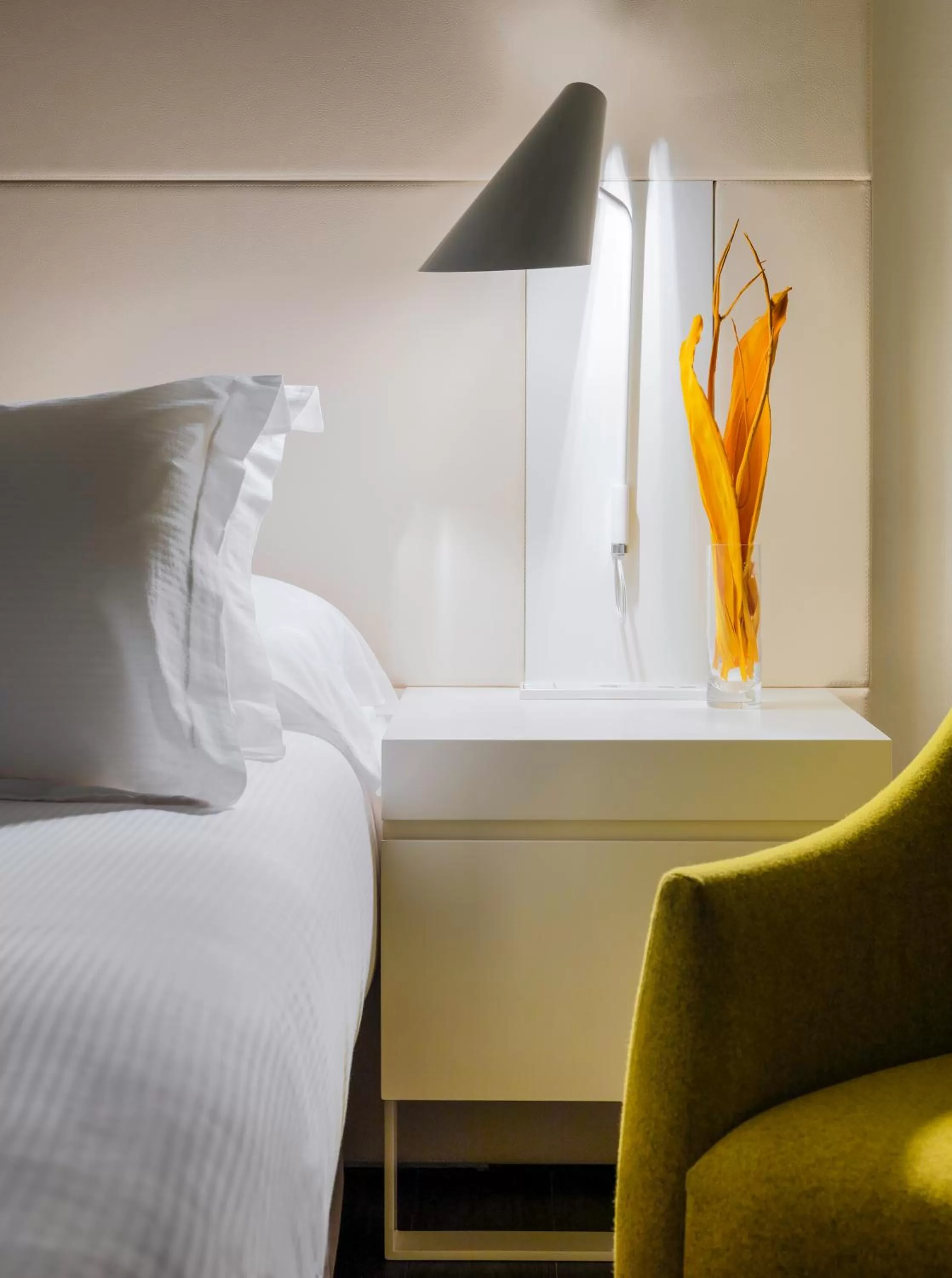 Decorative detail, Bed in H10 Urquinaona Plaza