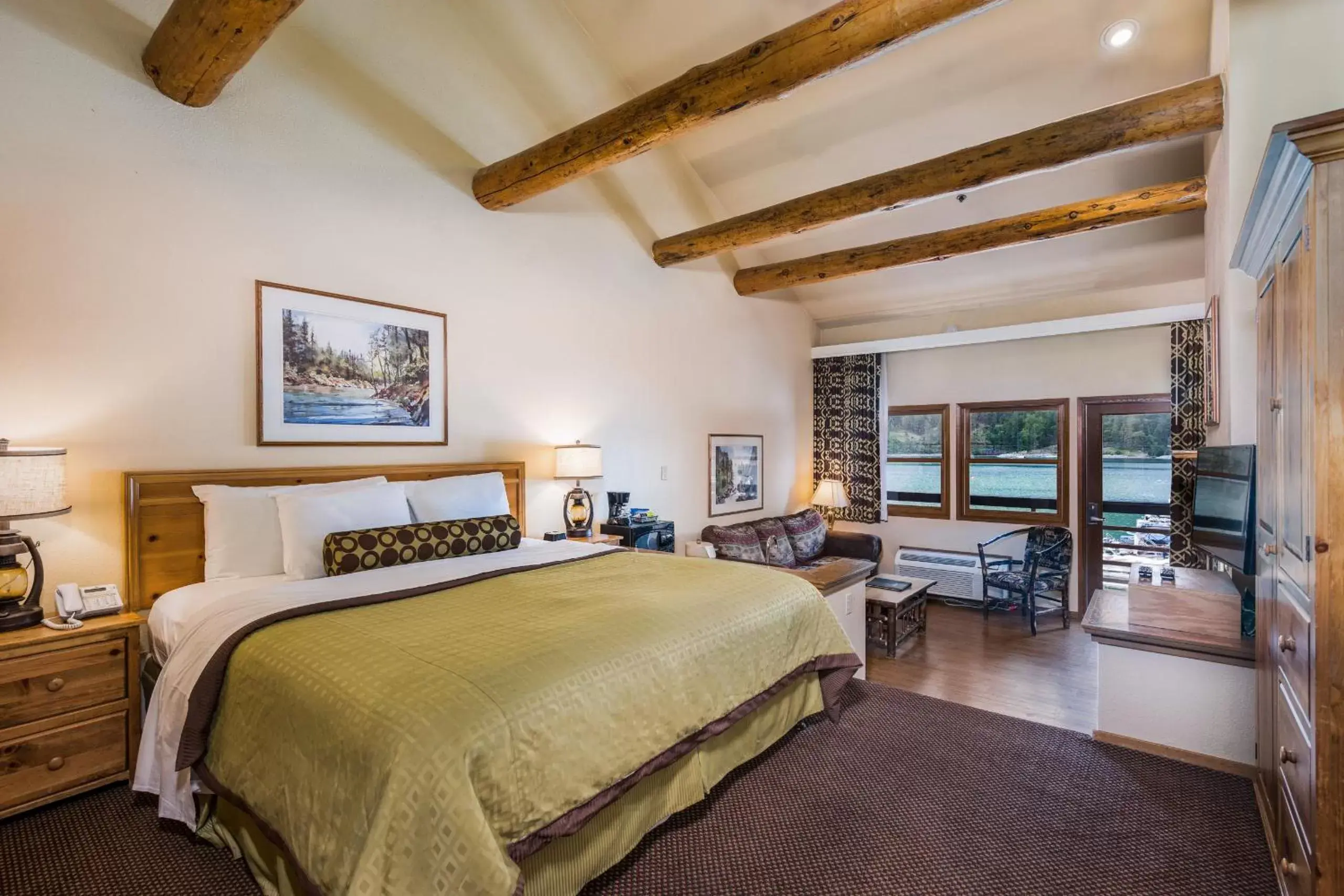 Suite with Spa Bath in The Pines Resort & Conference Center Suite with Spa Bath in The Pines Resort & Conference Center