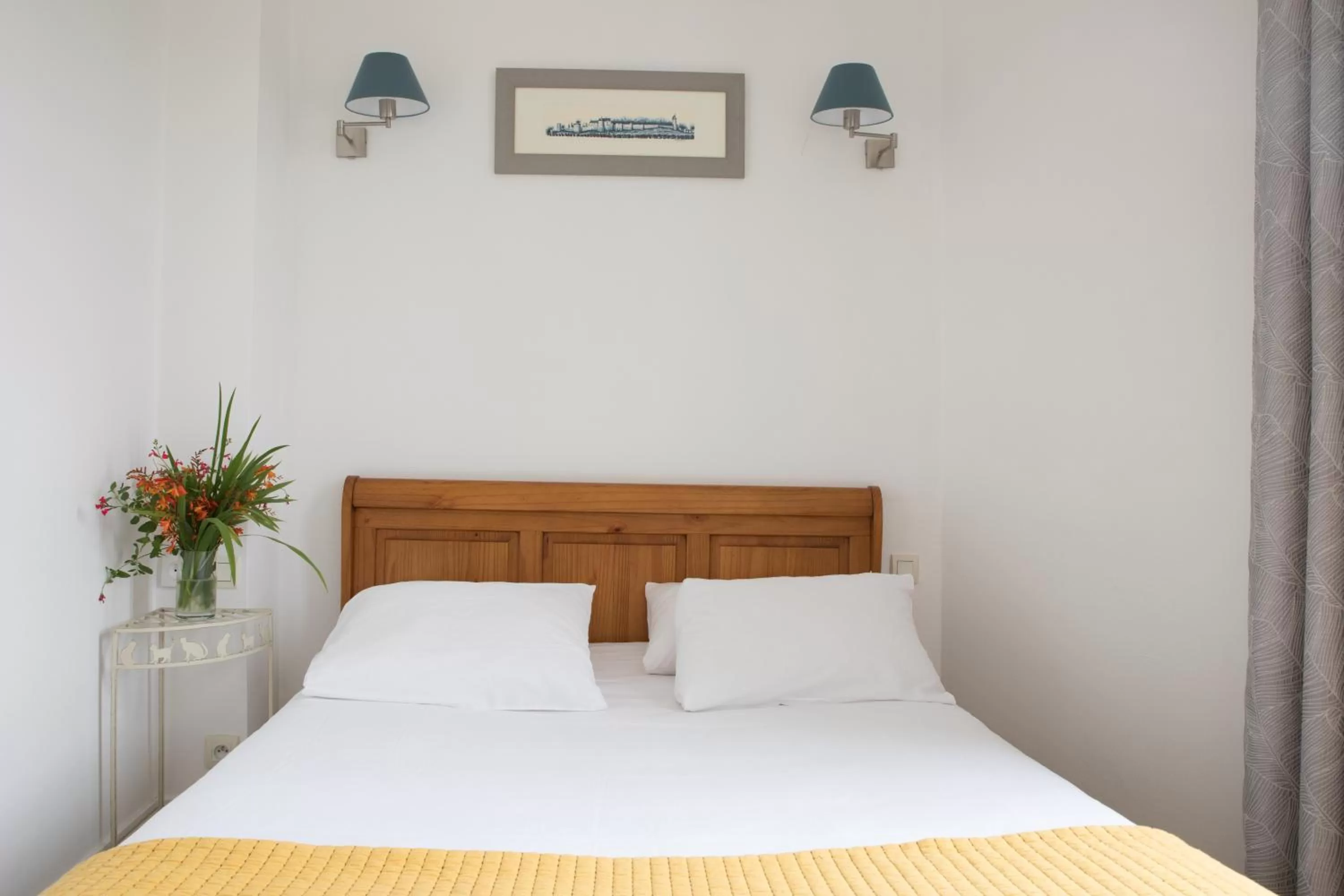 Bed in Hôtel Le Plantagenet