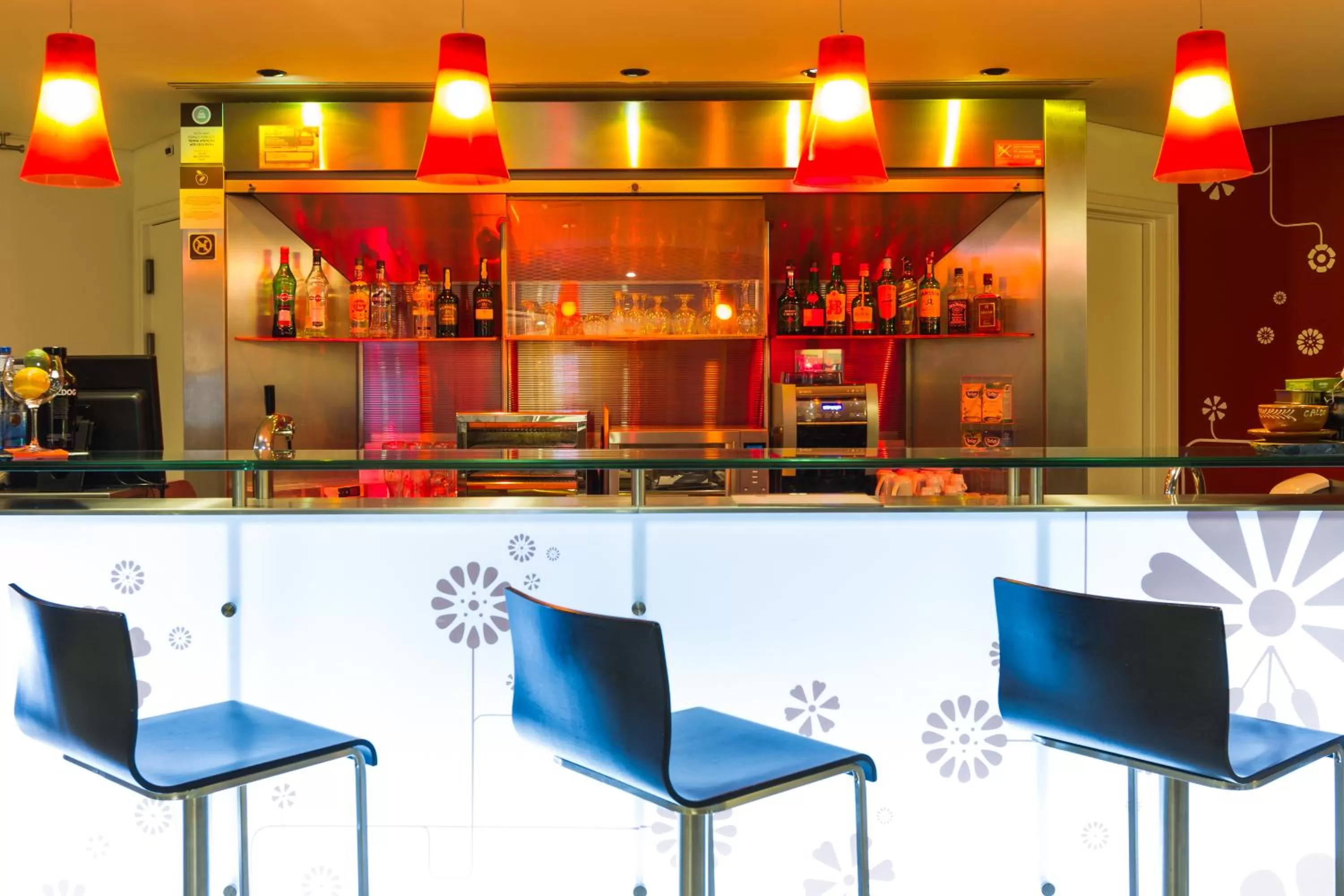 Lounge or bar in ibis Porto Centro São Bento