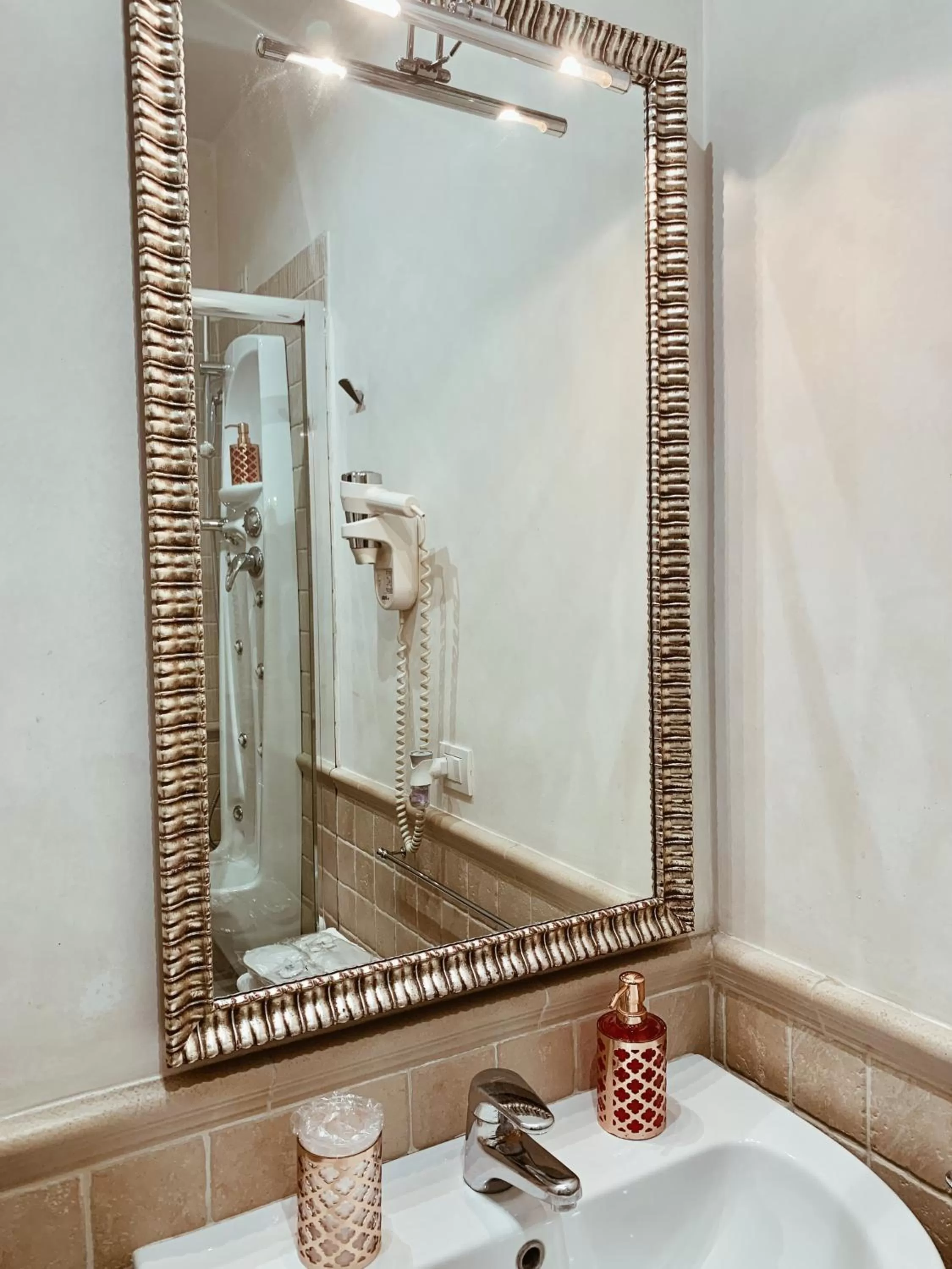 Shower in Residenza Sciarra B&B