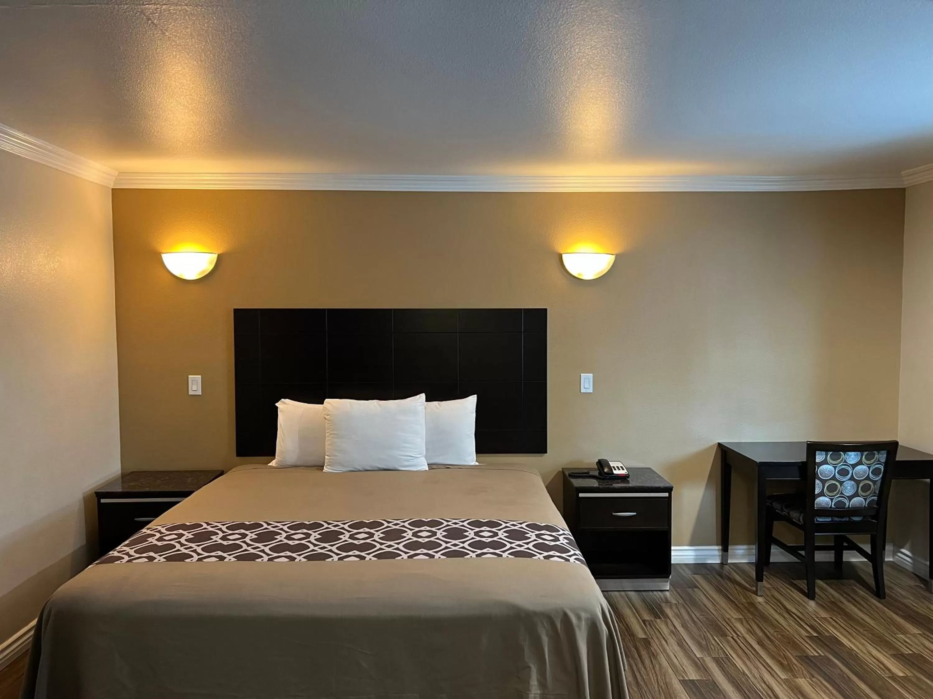 Bedroom, Bed in Walnut Inn & Suites West Covina