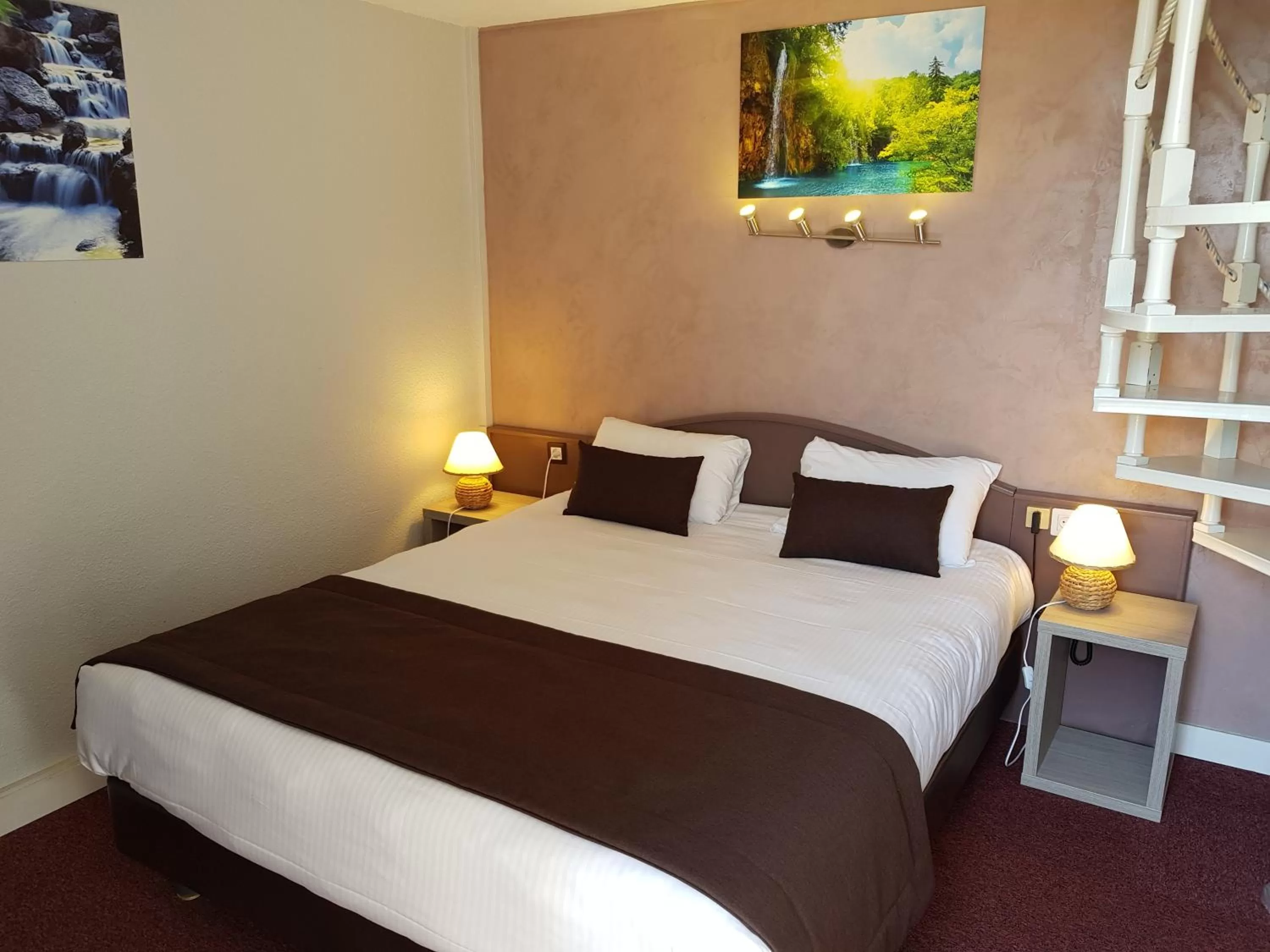 Photo of the whole room, Bed in Hôtel Port Beach