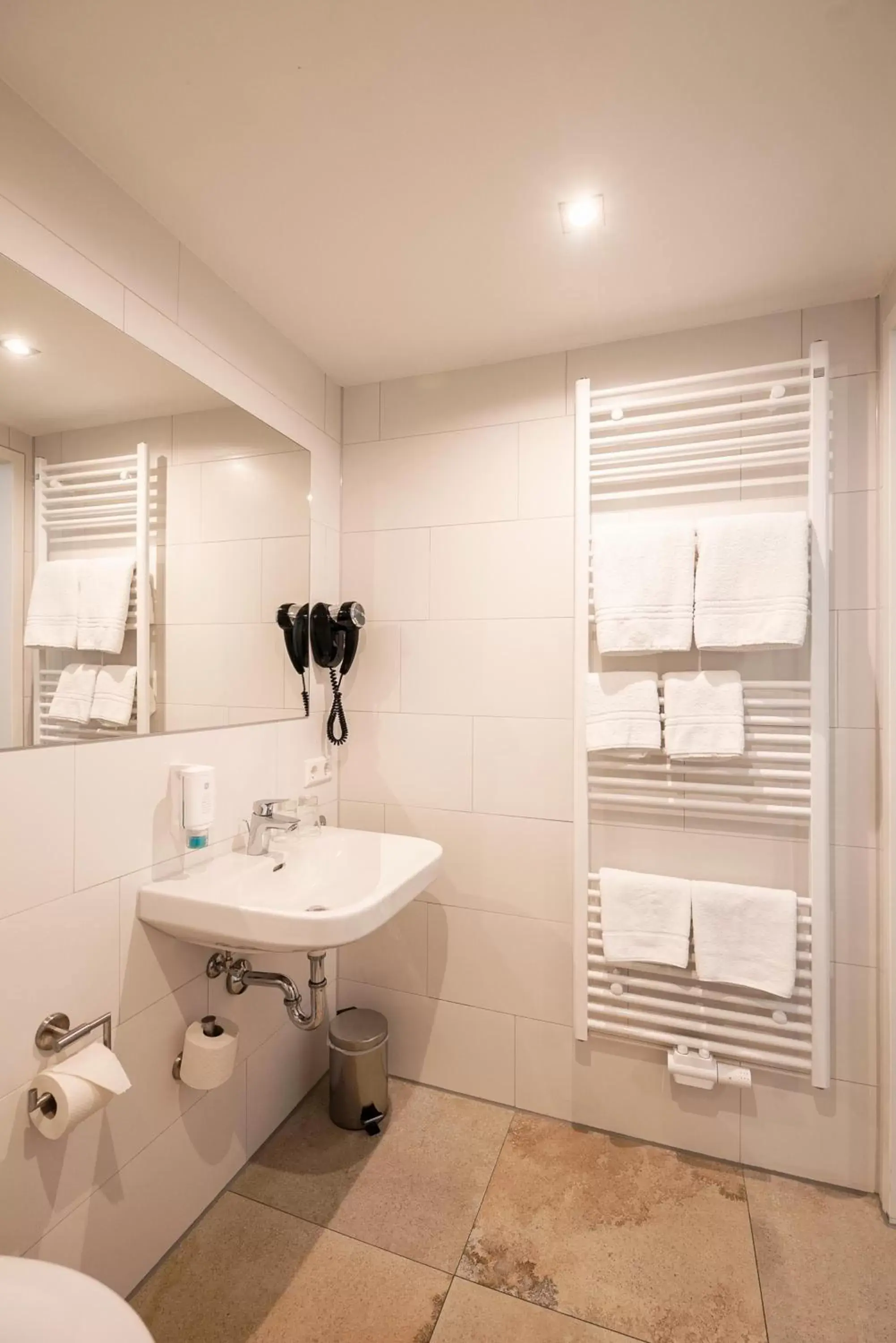 Single Room with Bathroom - single occupancy in Sternplatz Hotel Single Room with Bathroom - single occupancy in Sternplatz Hotel