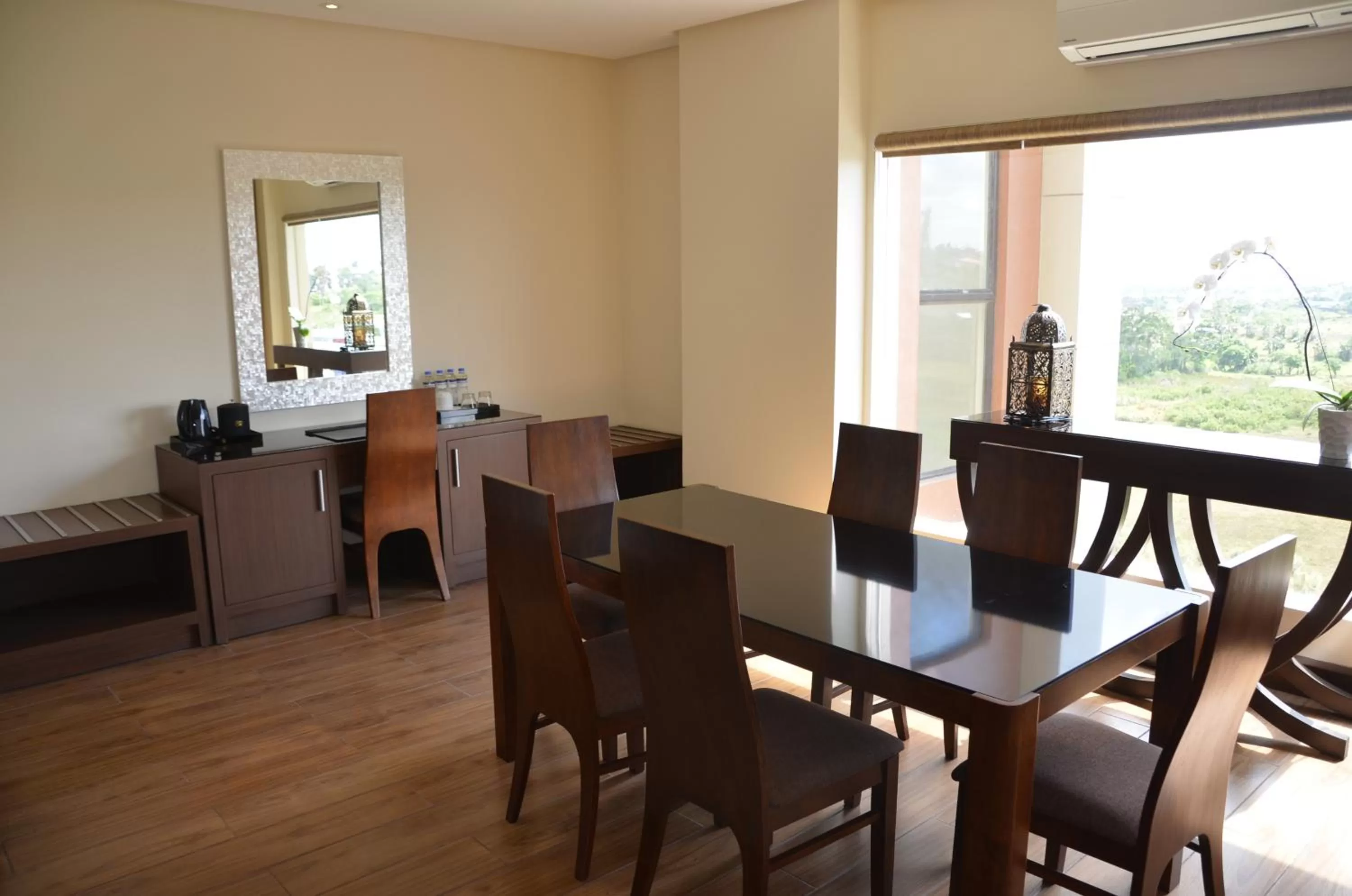 Bedroom in Hotel Monticello Tagaytay