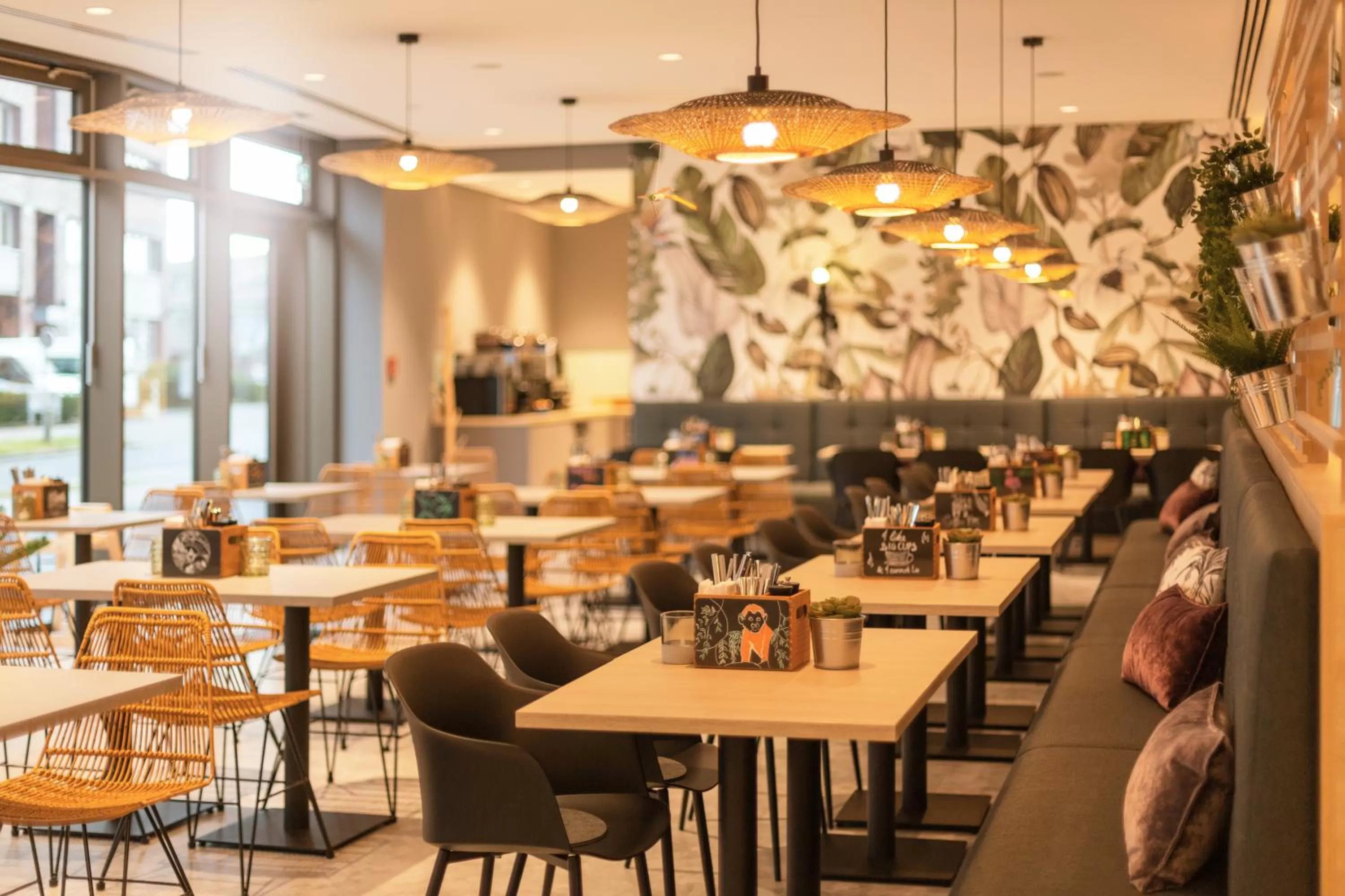 Restaurant/places to eat in Holiday Inn - the niu, Crusoe Bremen Airport by IHG