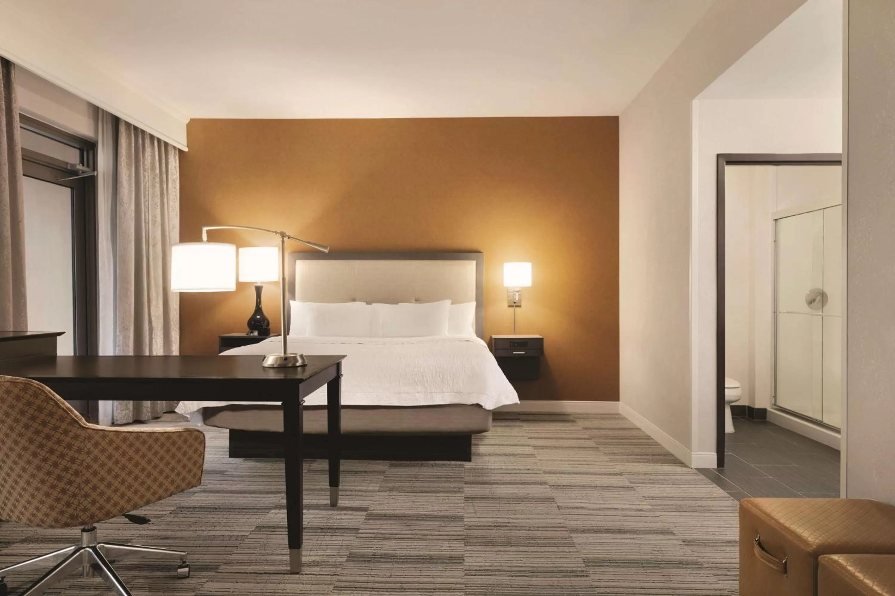 Bedroom, Bed in Hampton Inn & Suites - Roanoke-Downtown, VA