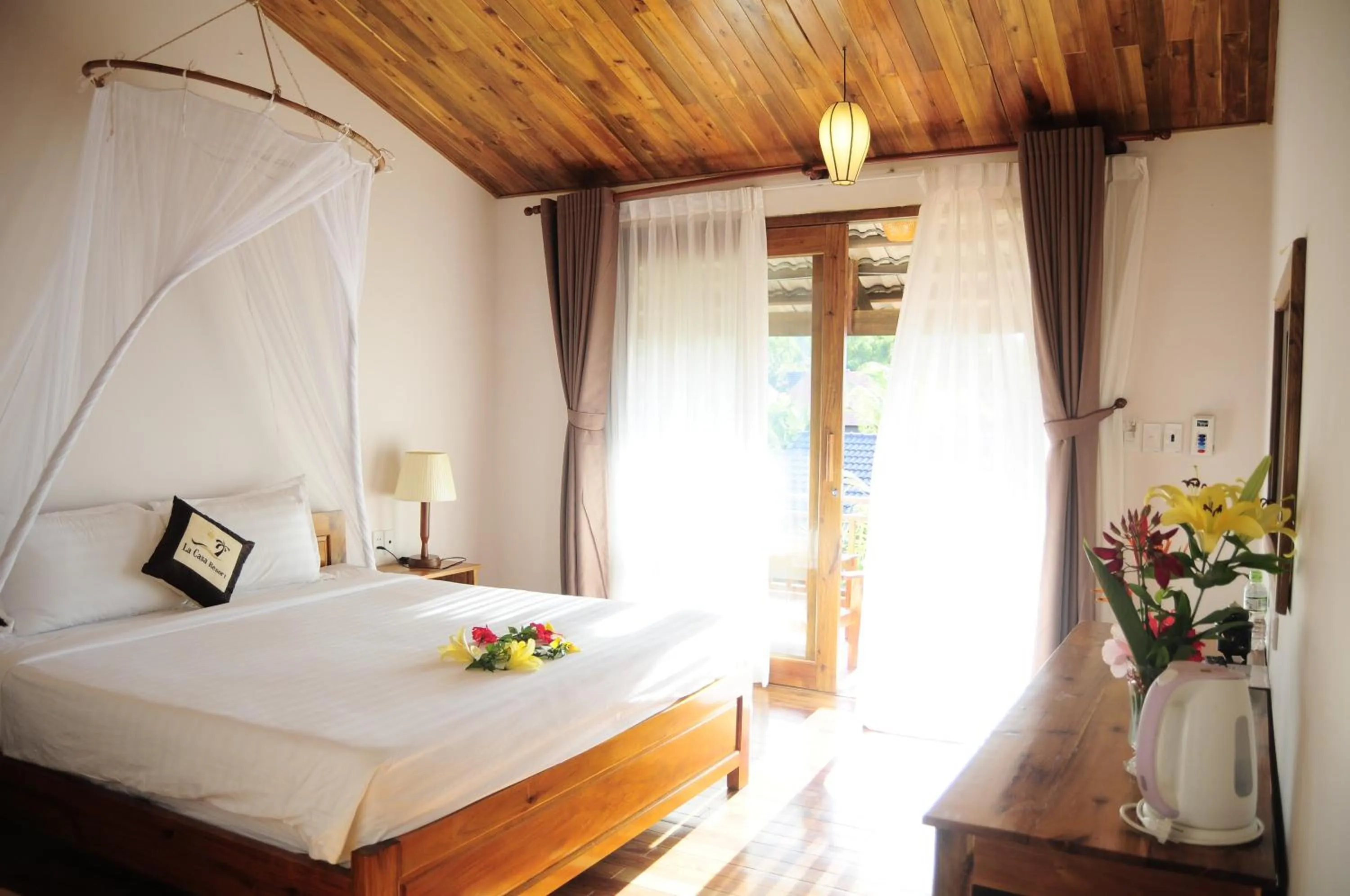 Photo of the whole room, Bed in La Casa Resort