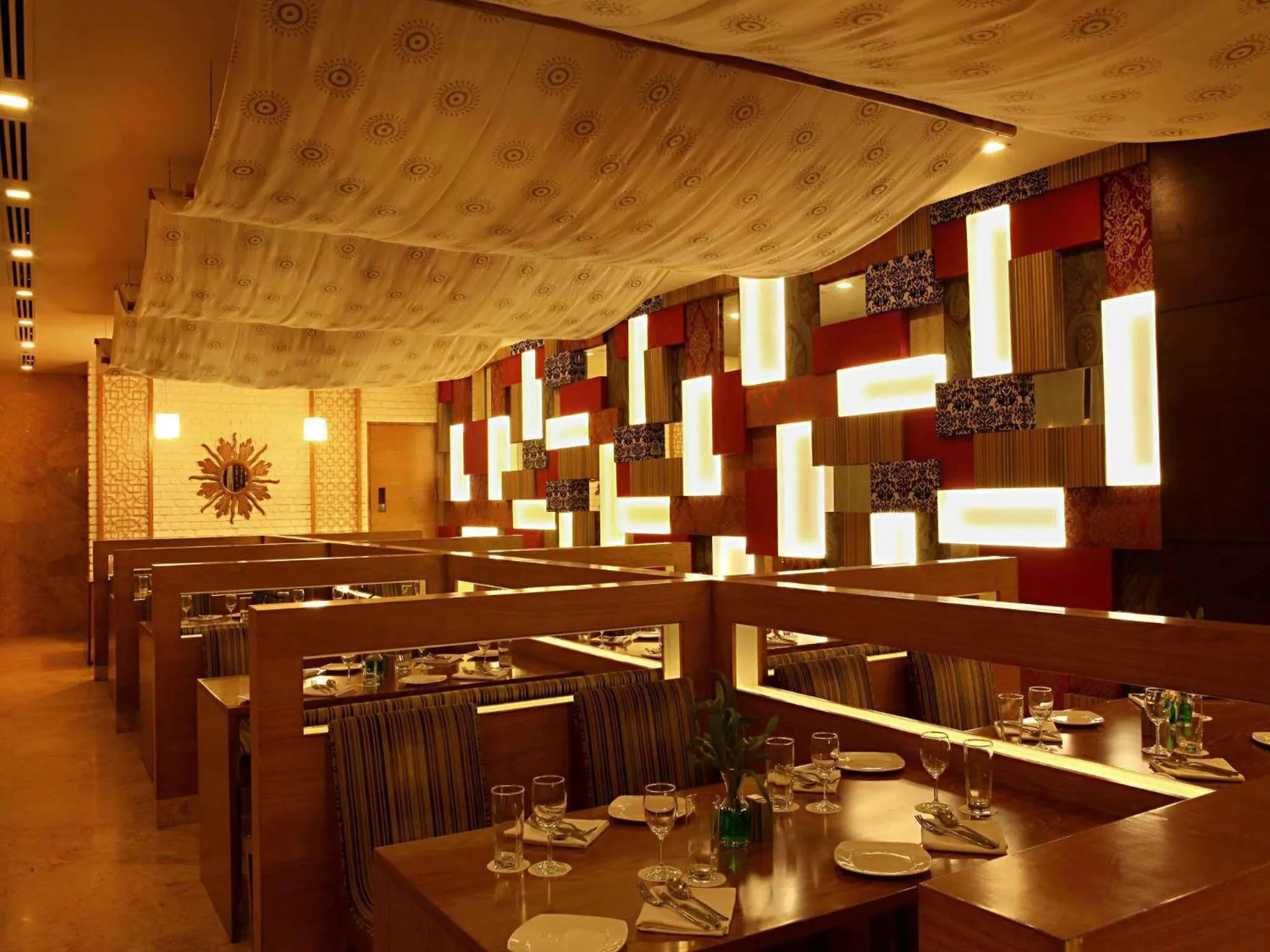 Restaurant/places to eat in The Metropolitan Hotel & Spa New Delhi