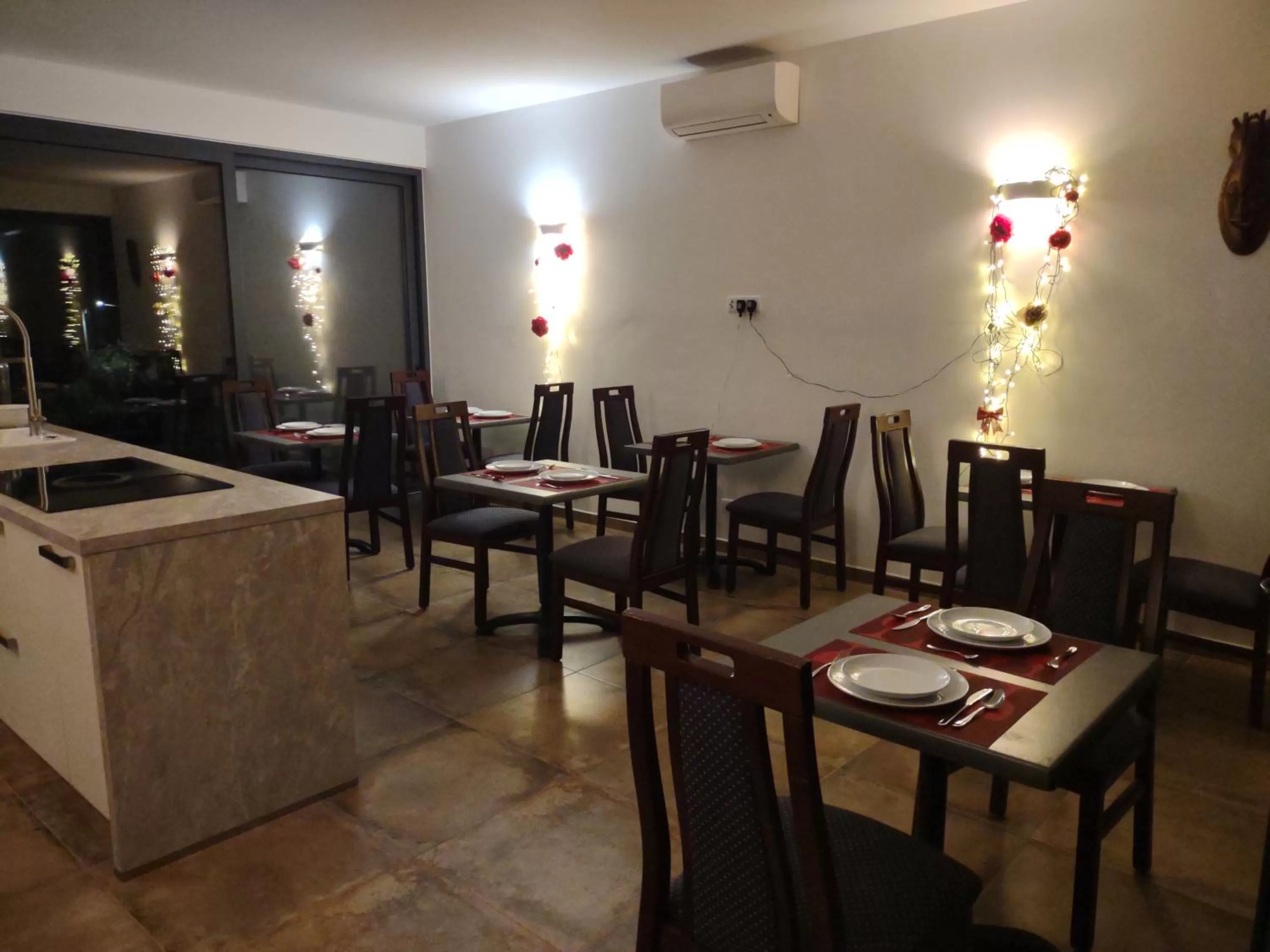 Communal lounge/ TV room in Suites Sunny hill