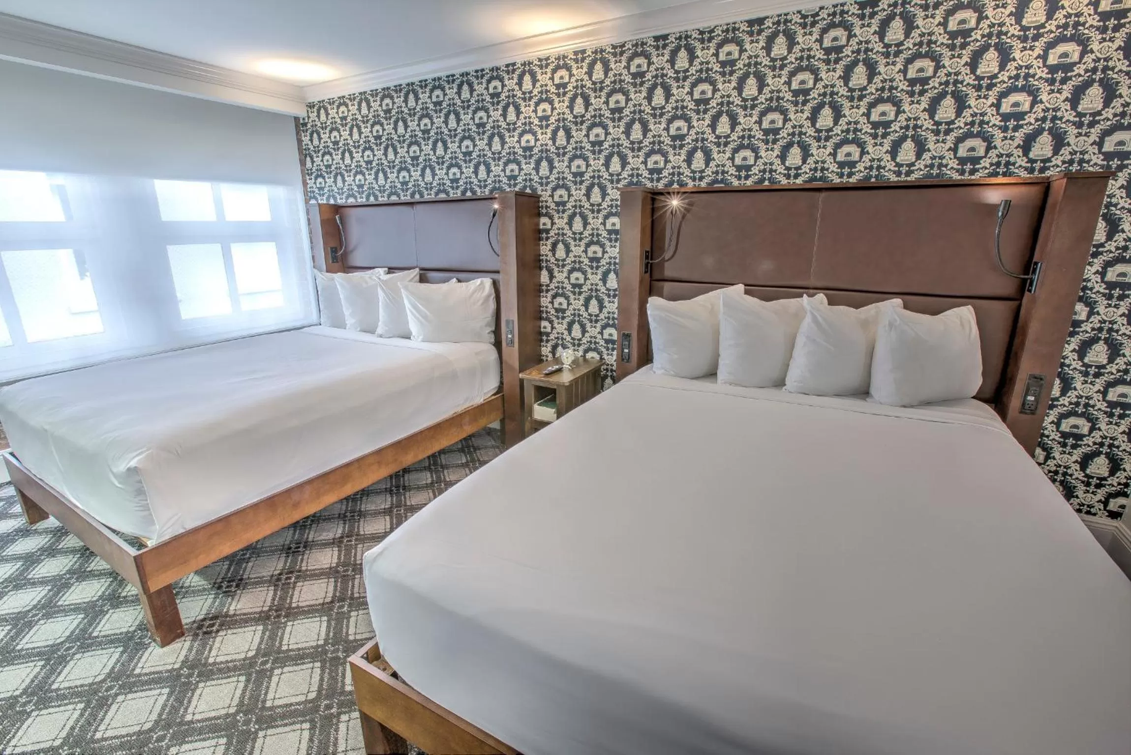 Bed in Q&C Hotel and Bar New Orleans, Autograph Collection