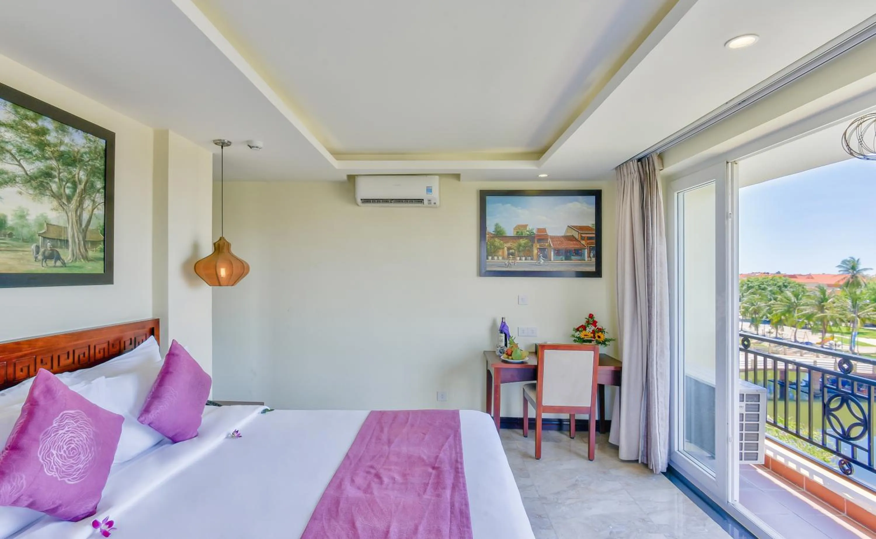 River view, Bed in River Suites Hoi An