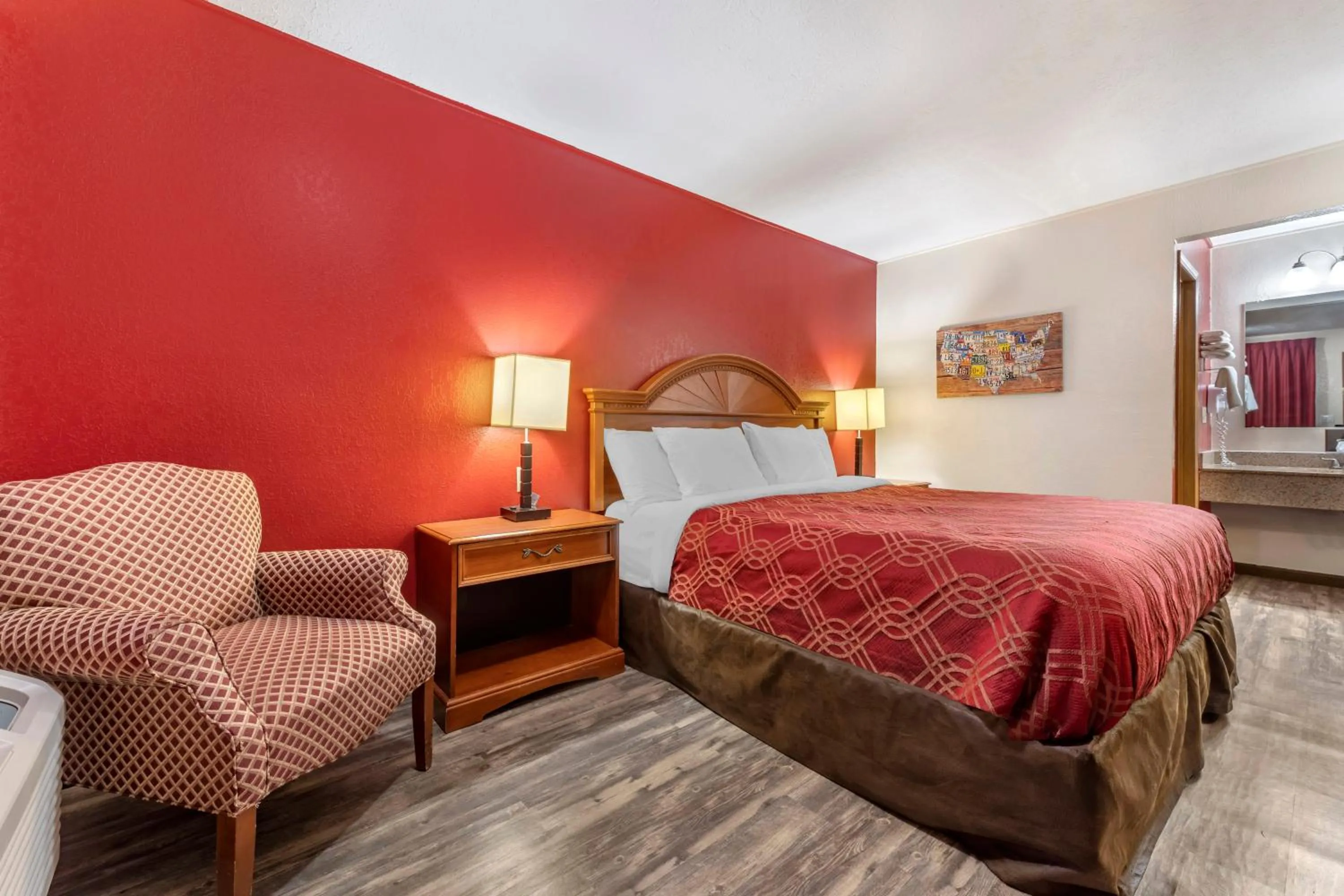 Bed in Econo Lodge Wooster