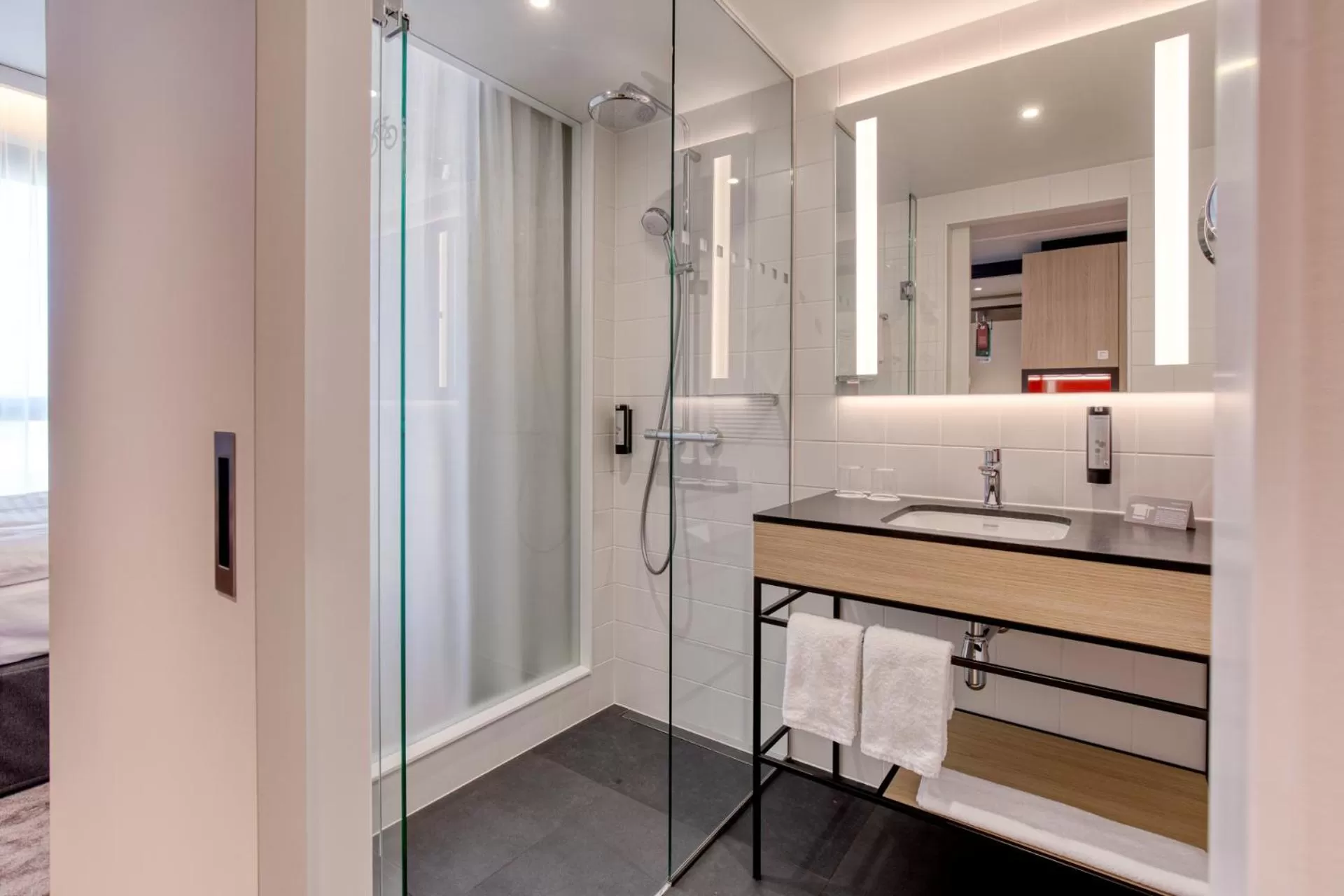 Bathroom in IntercityHotel Berlin Airport BER Terminal 1 & 2