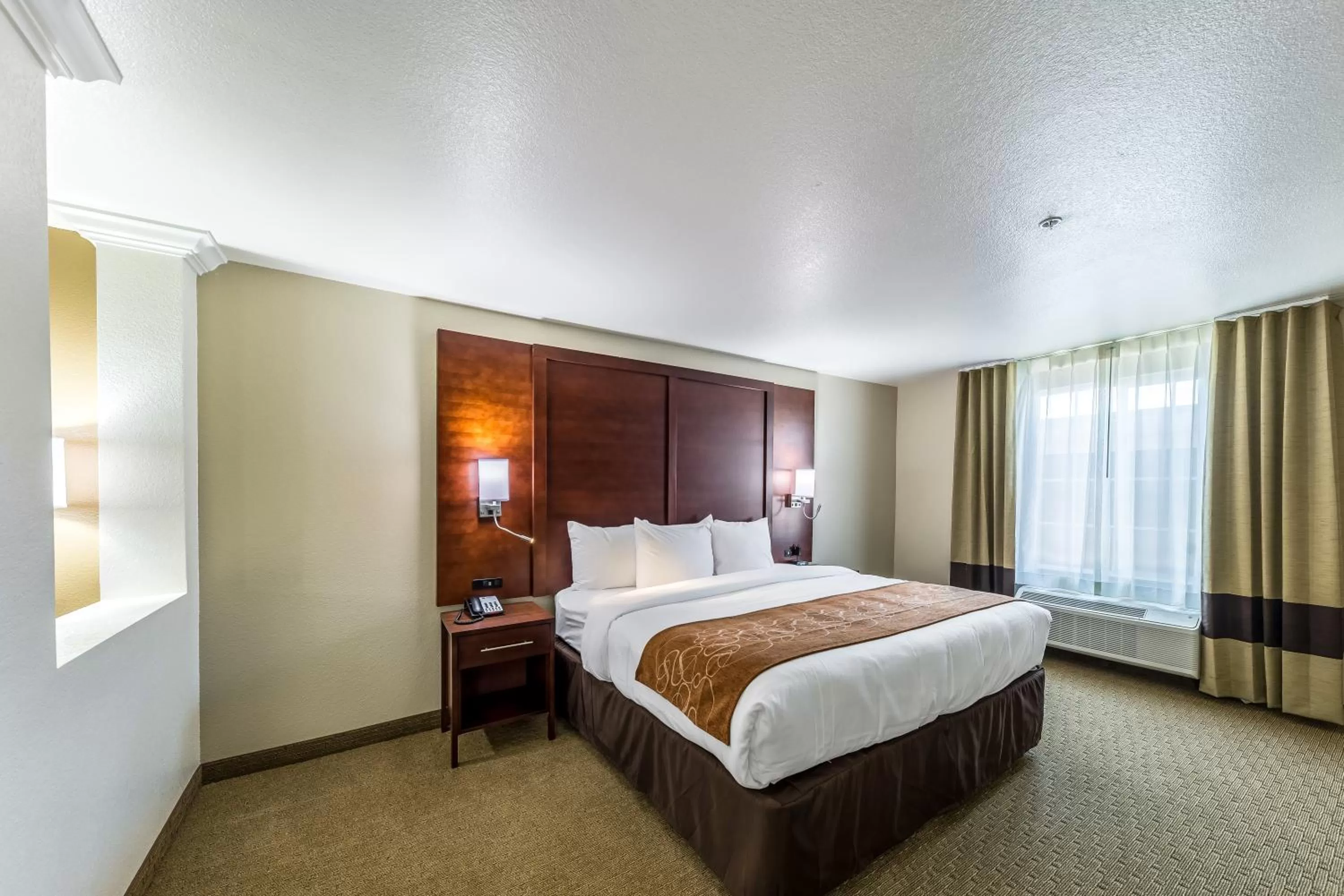 King Suite - Accessible/Non-Smoking in Comfort Suites Grand Prairie - Arlington North