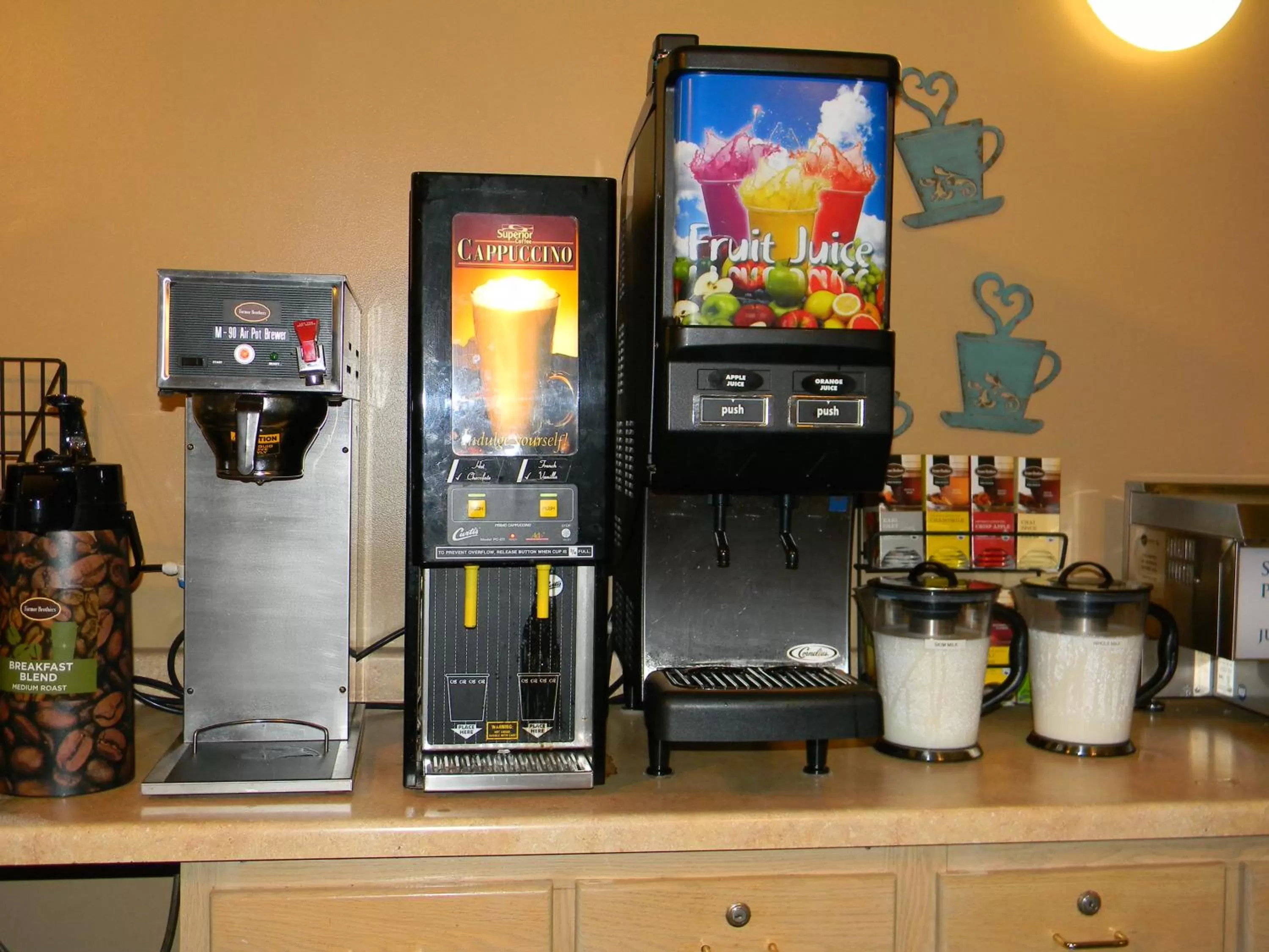 Food and drinks in Boarders Inn & Suites by Cobblestone Hotels - Superior/Duluth