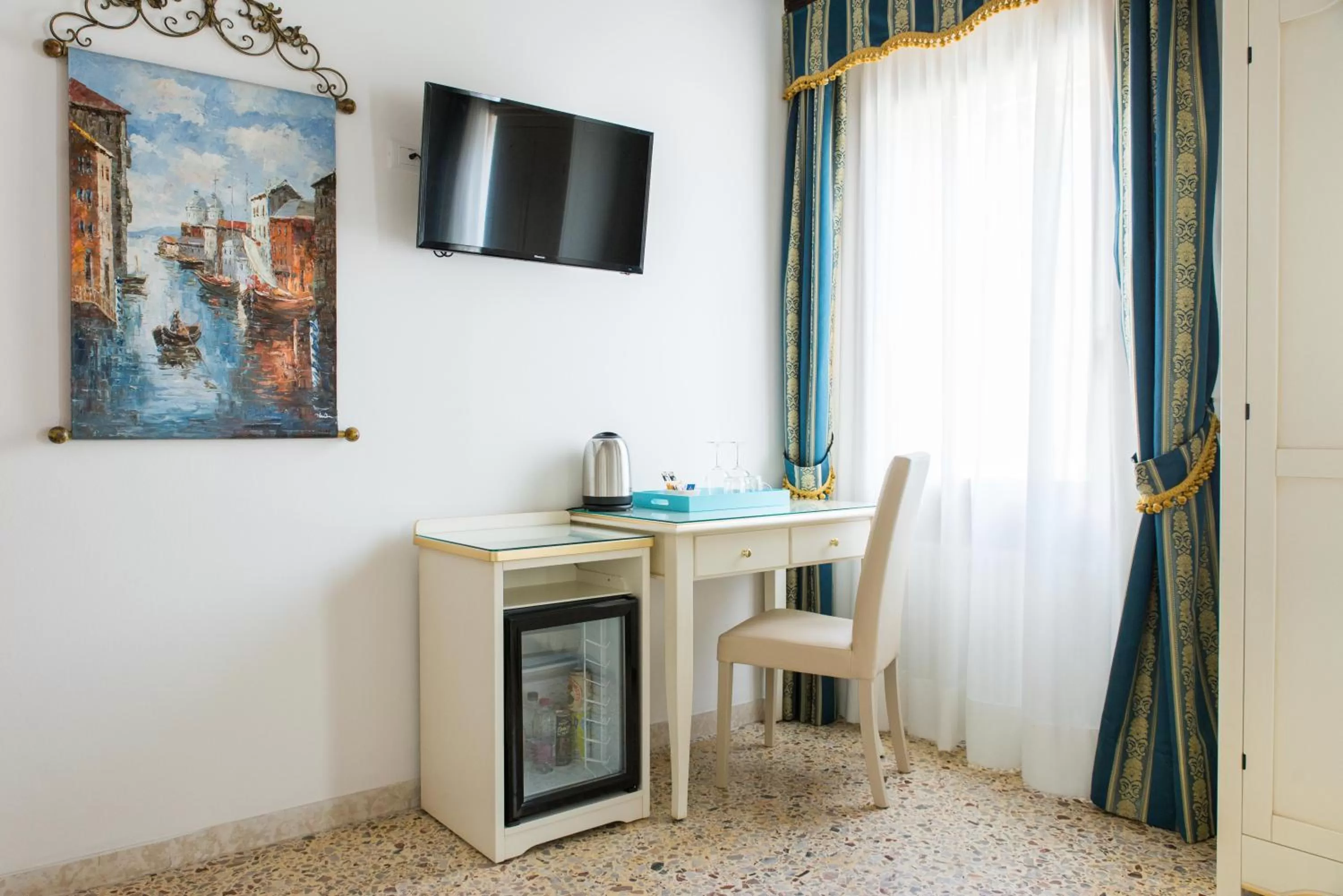 TV and multimedia in Al Mascaron Ridente