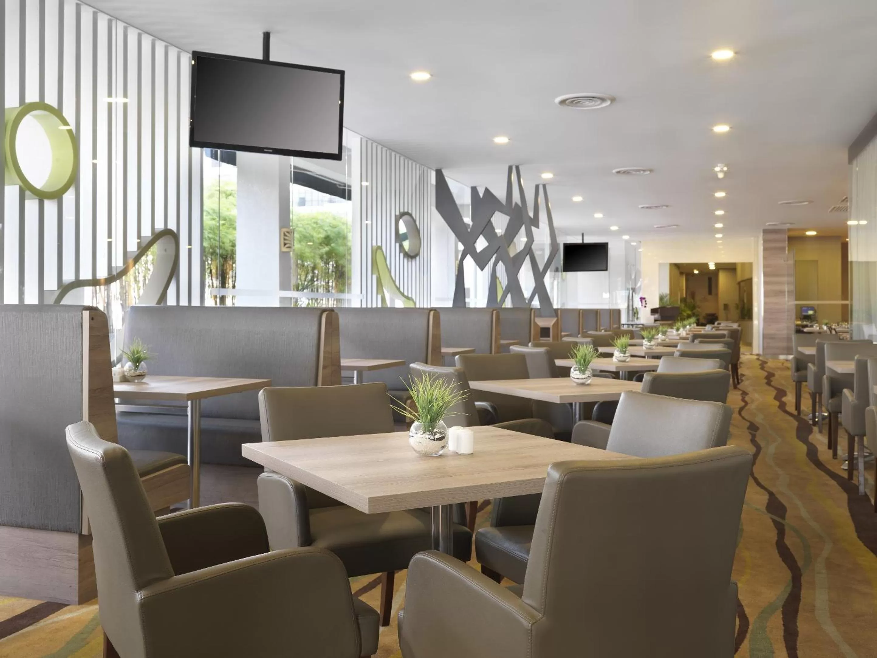 Day in St Giles Boulevard