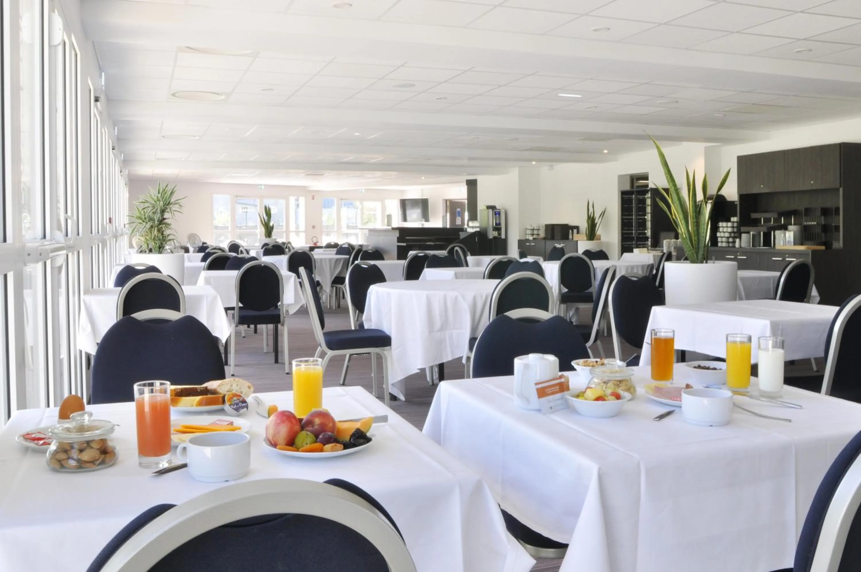Restaurant/places to eat in Golden Tulip La Baule Hotel and Residence