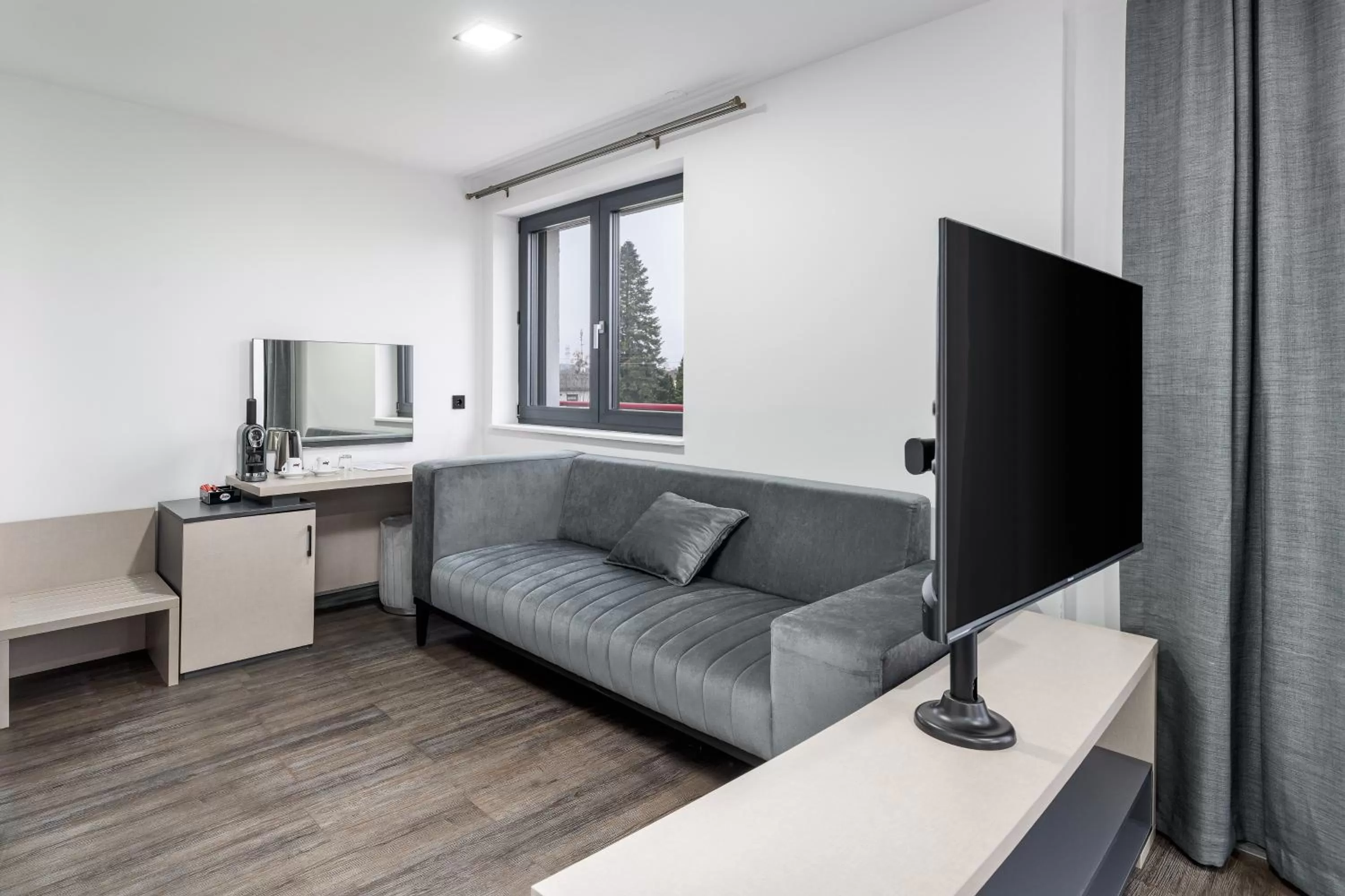 TV and multimedia in PARKHOTEL BRAUNAU - 24 Stunden Self Check-IN