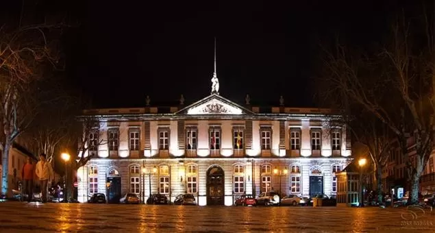 Nearby landmark, Property Building in Costa & Isaias Apartamentos