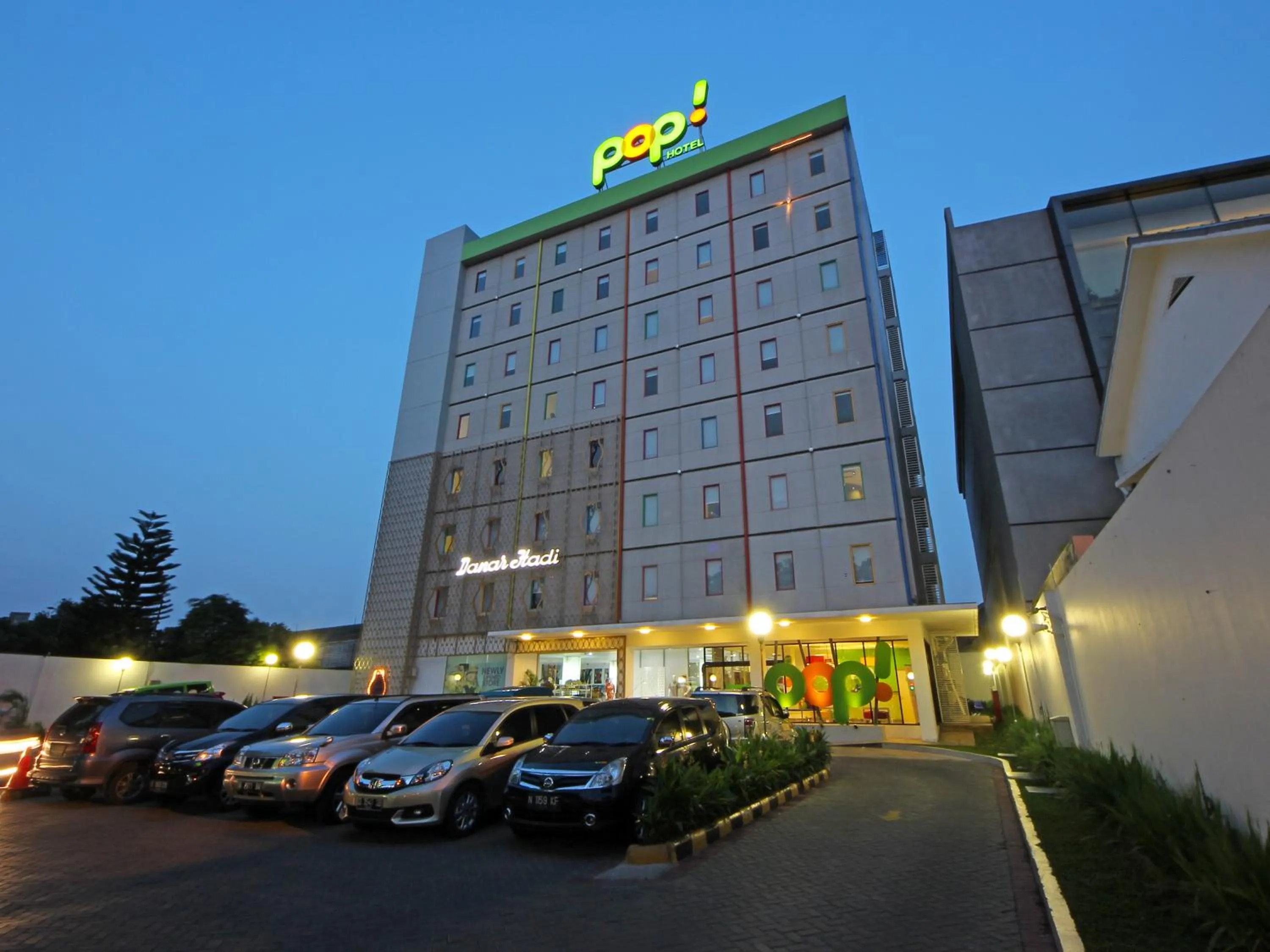 Facade/entrance in POP! Hotel Tebet Jakarta