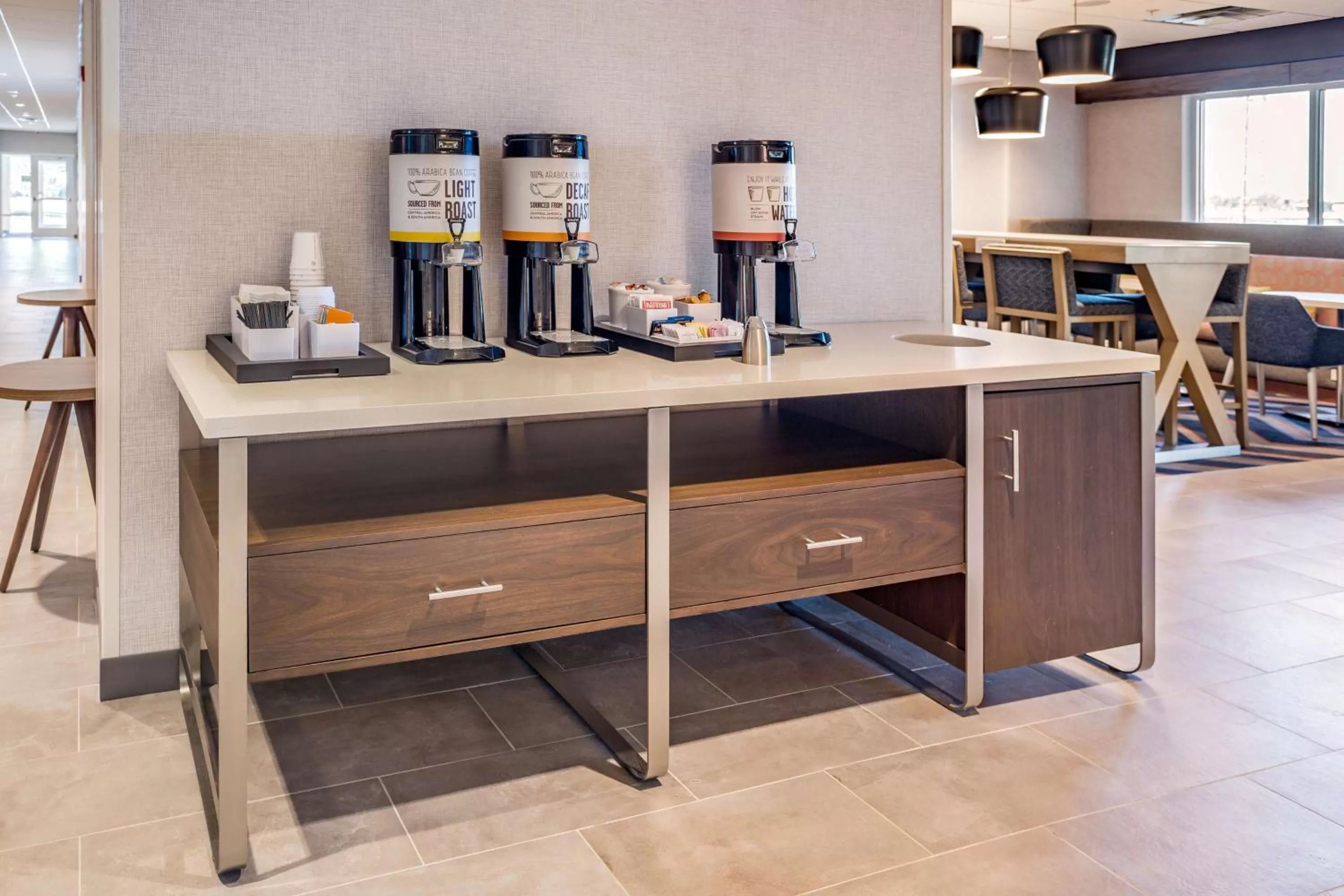 Dining area in Hampton Inn Bedford In, In
