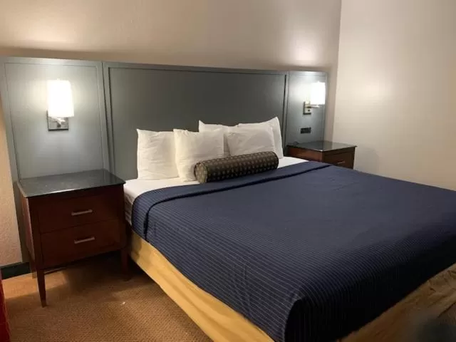 Bed in Days Inn by Wyndham Great Lakes Naval Base
