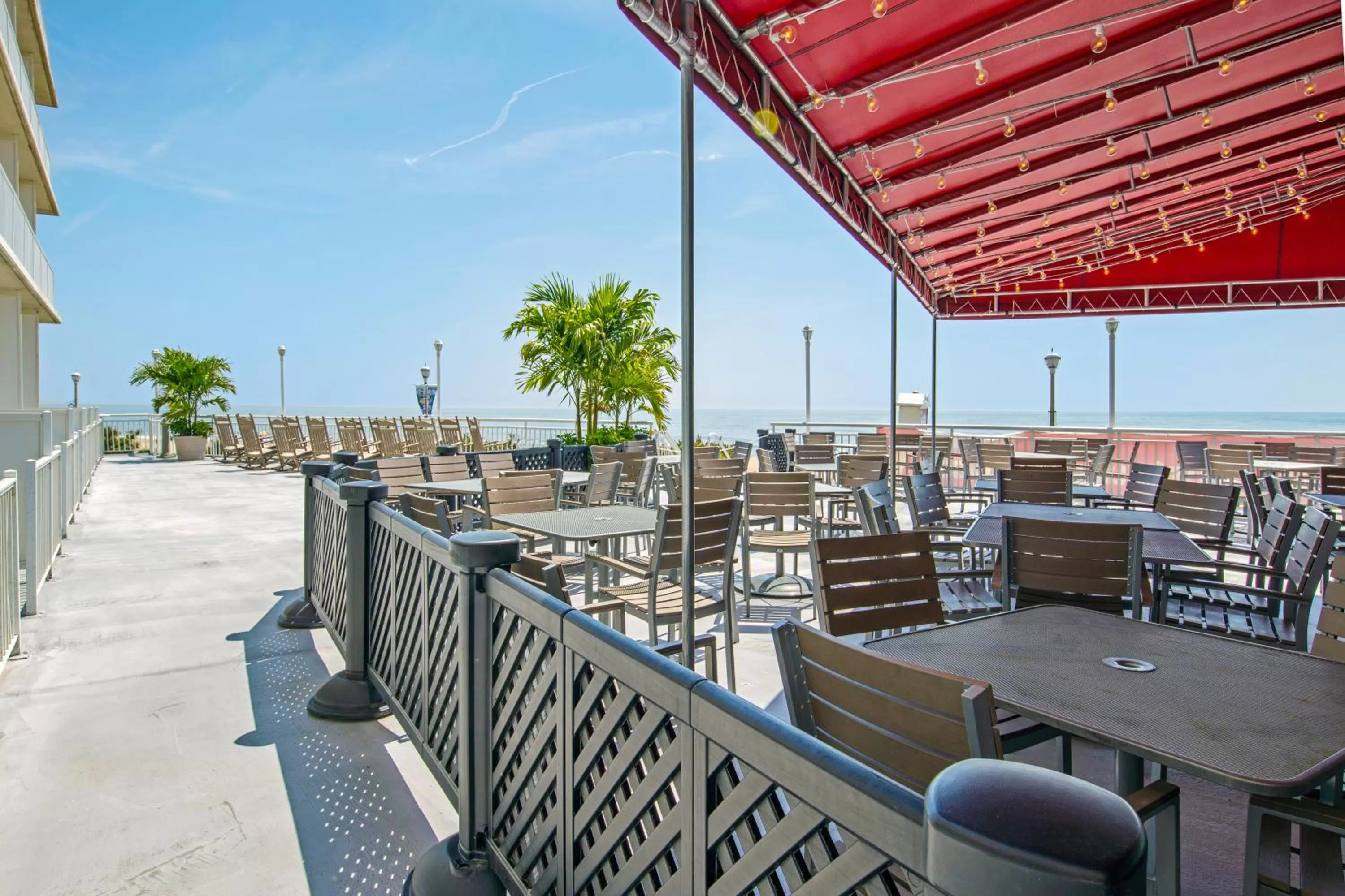 Restaurant/places to eat in Commander Hotel & Suites