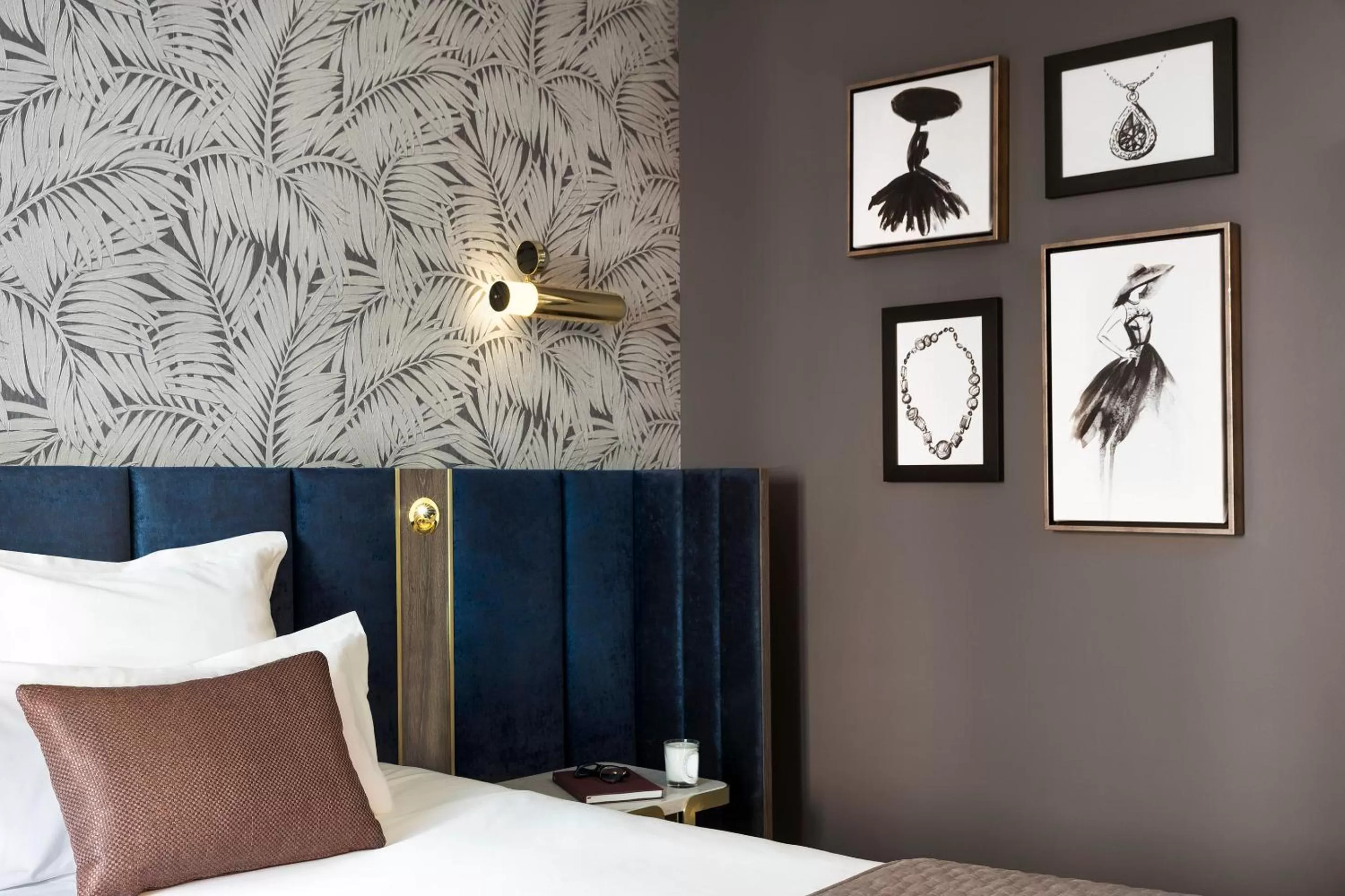 Bed in Hotel Opéra Opal