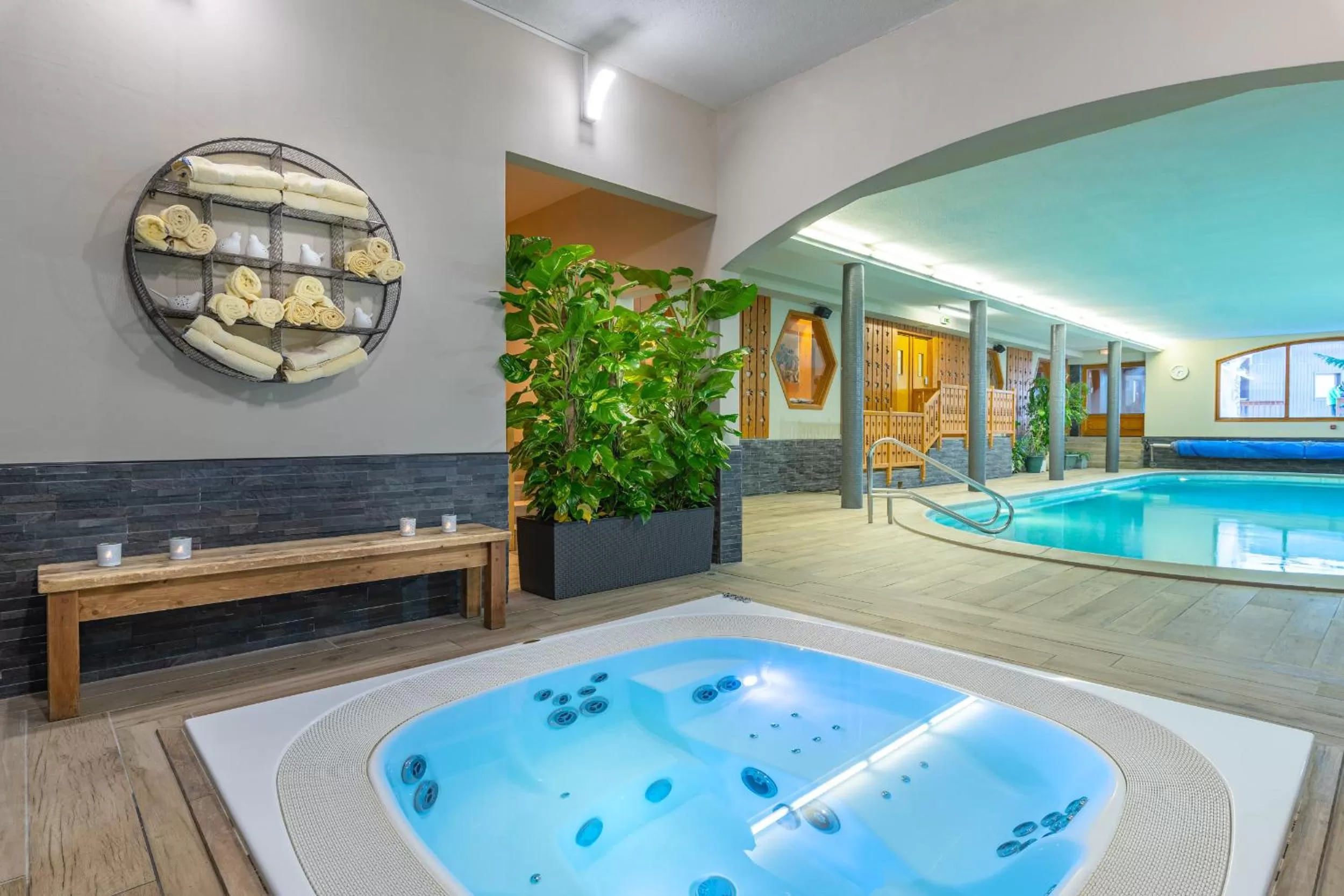 Hot Tub in Hotel Les Arolles