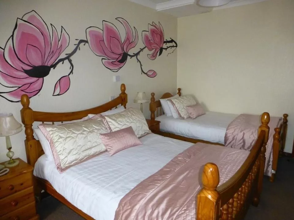 Bed in Woodlands Hotel