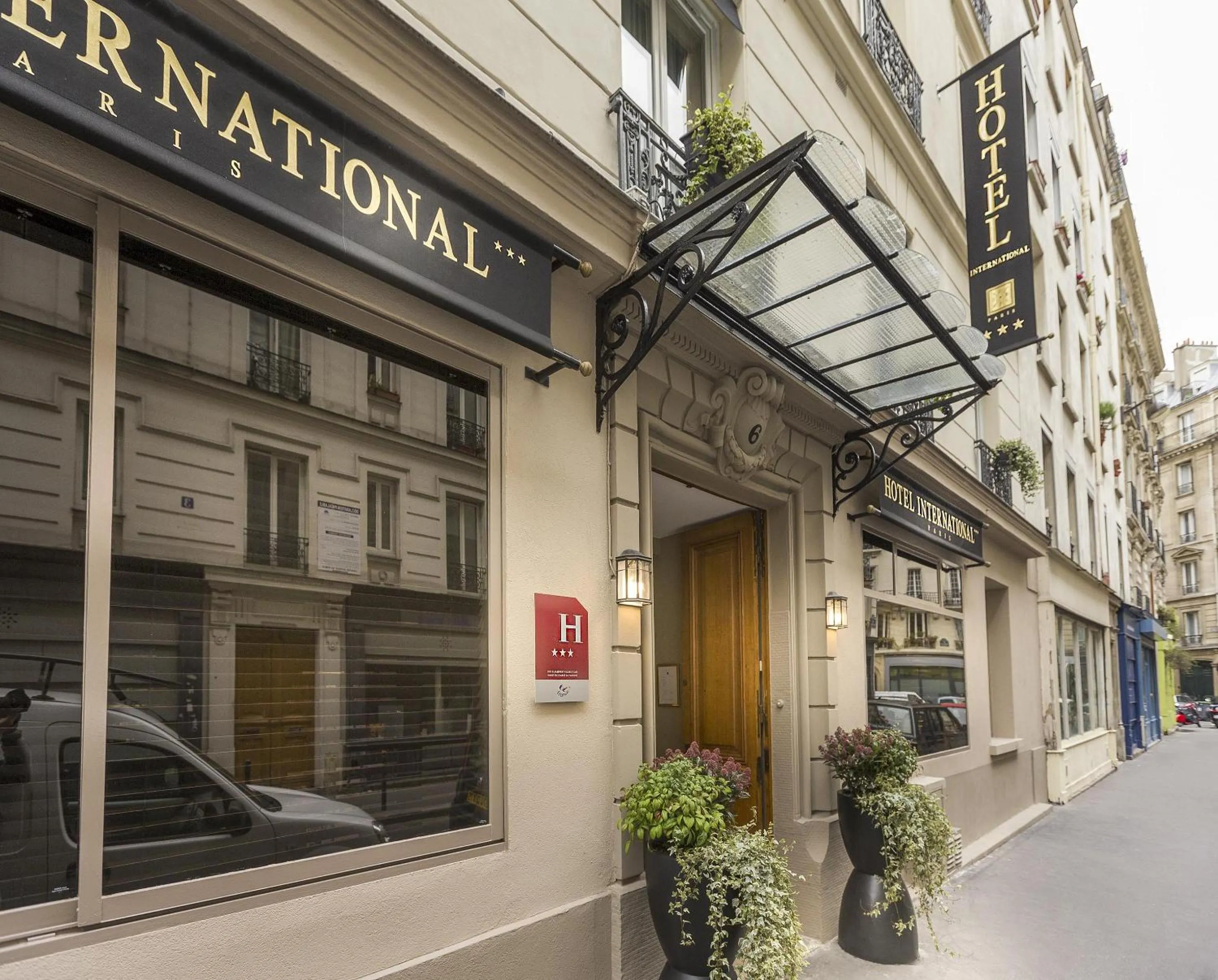 Facade/entrance in Hôtel International Paris