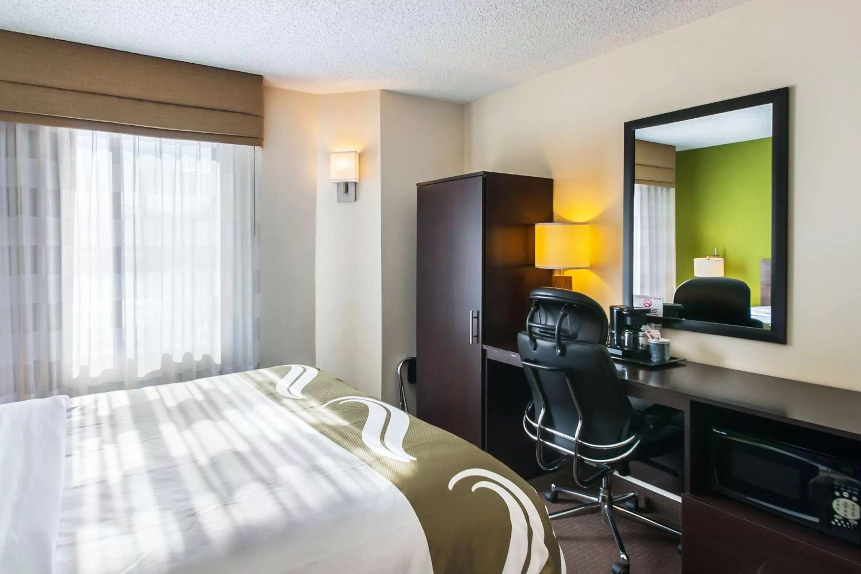 Photo of the whole room, Bed in Quality Inn Grasonville near Kent Island