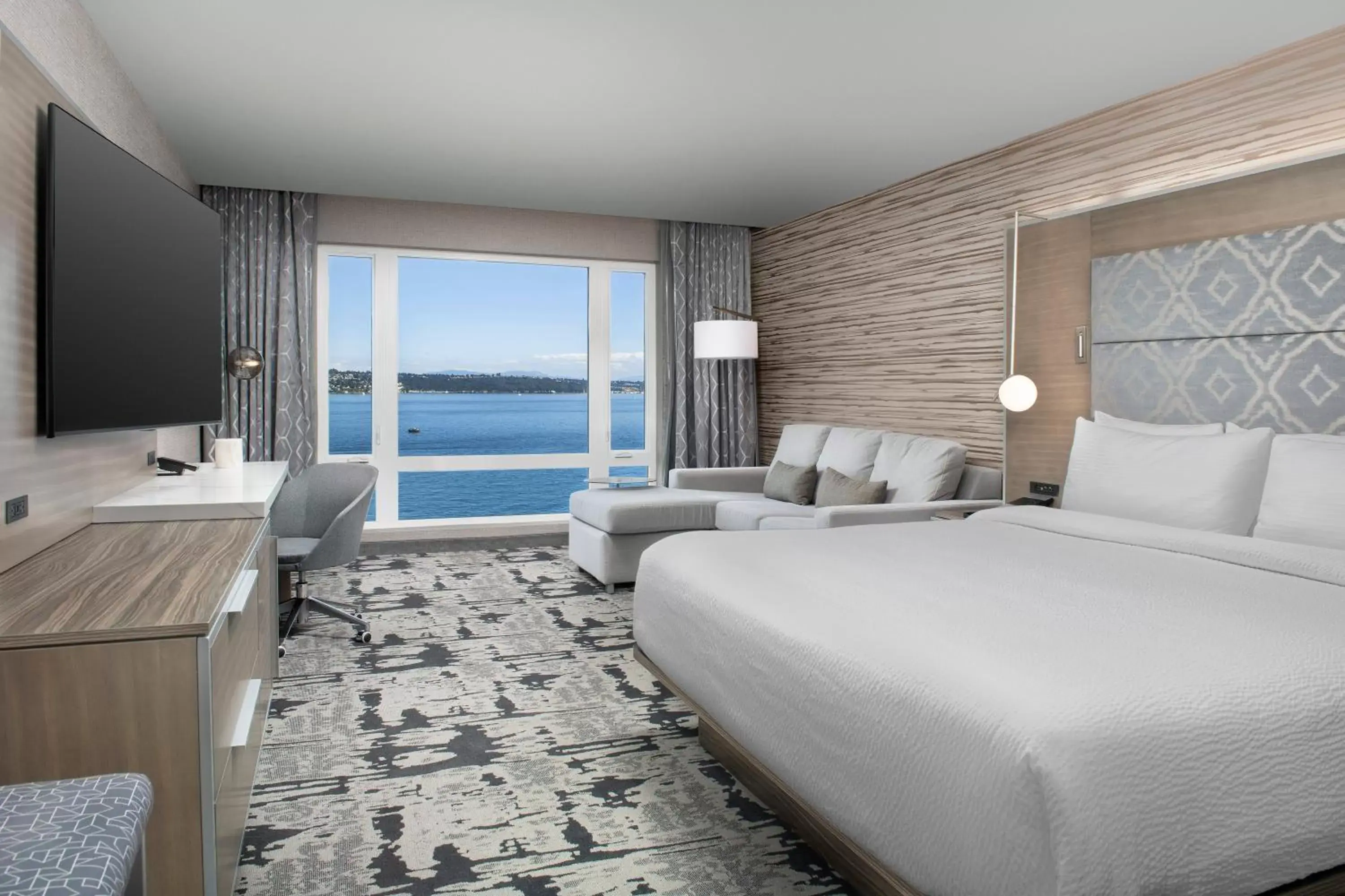 Deluxe King Room in Silver Cloud Hotel Tacoma at Point Ruston Waterfront Deluxe King Room in Silver Cloud Hotel Tacoma at Point Ruston Waterfront