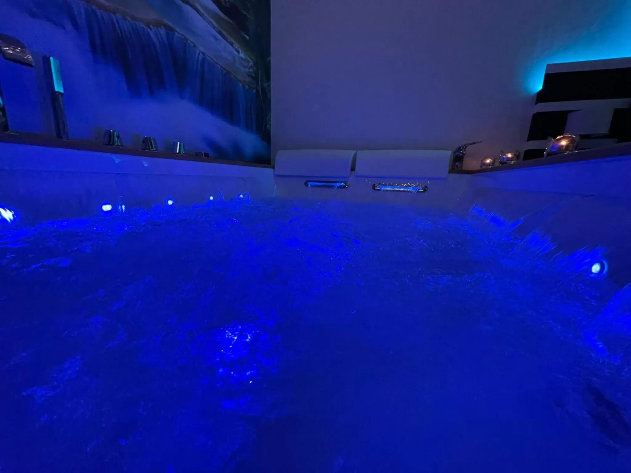 Hot Tub in Suite Ciclopi Acitrezza