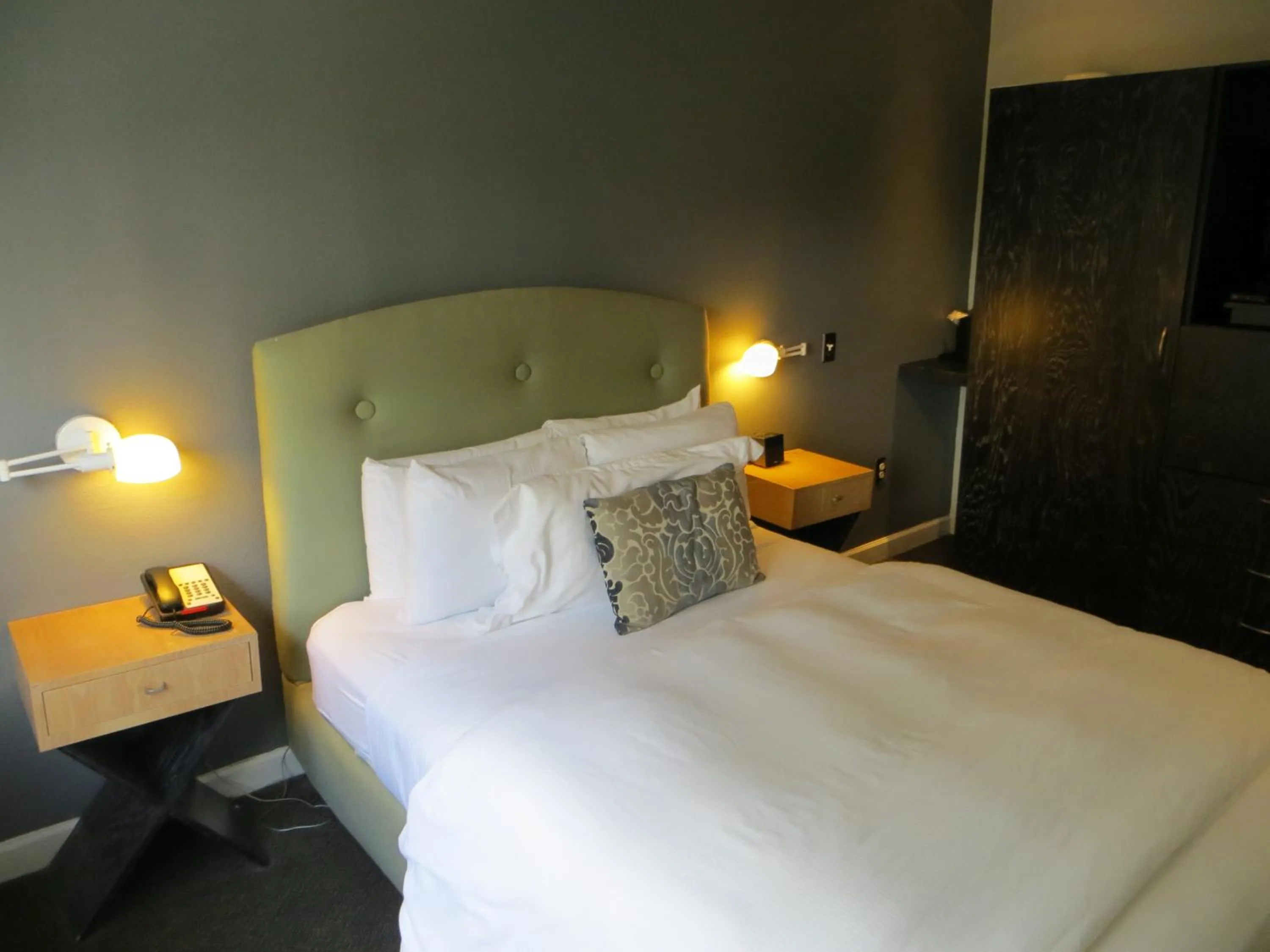 Bed in The EO Inn - Downtown Orlando