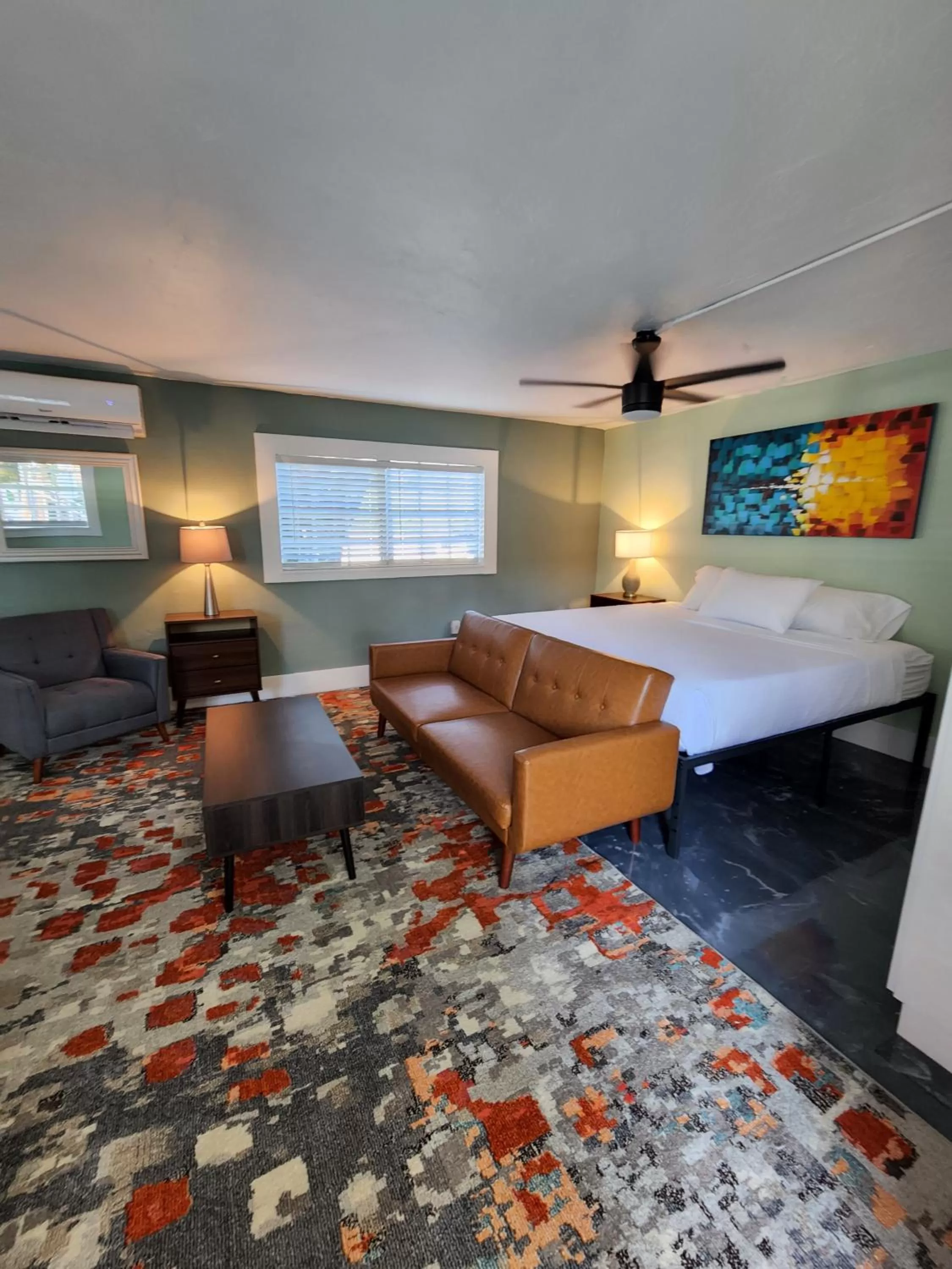 Bed in Breezy Palms Resort